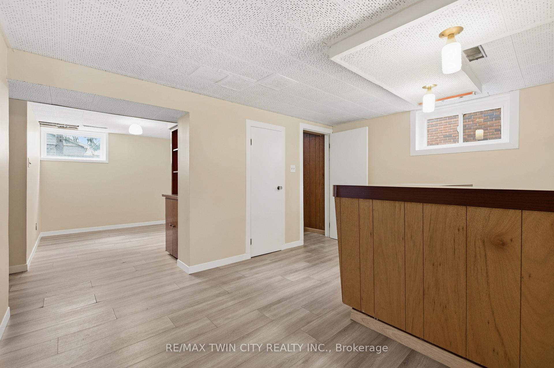 Photo 27 of 58 Lowrey Avenue S, Cambridge, Alison — HOMEH