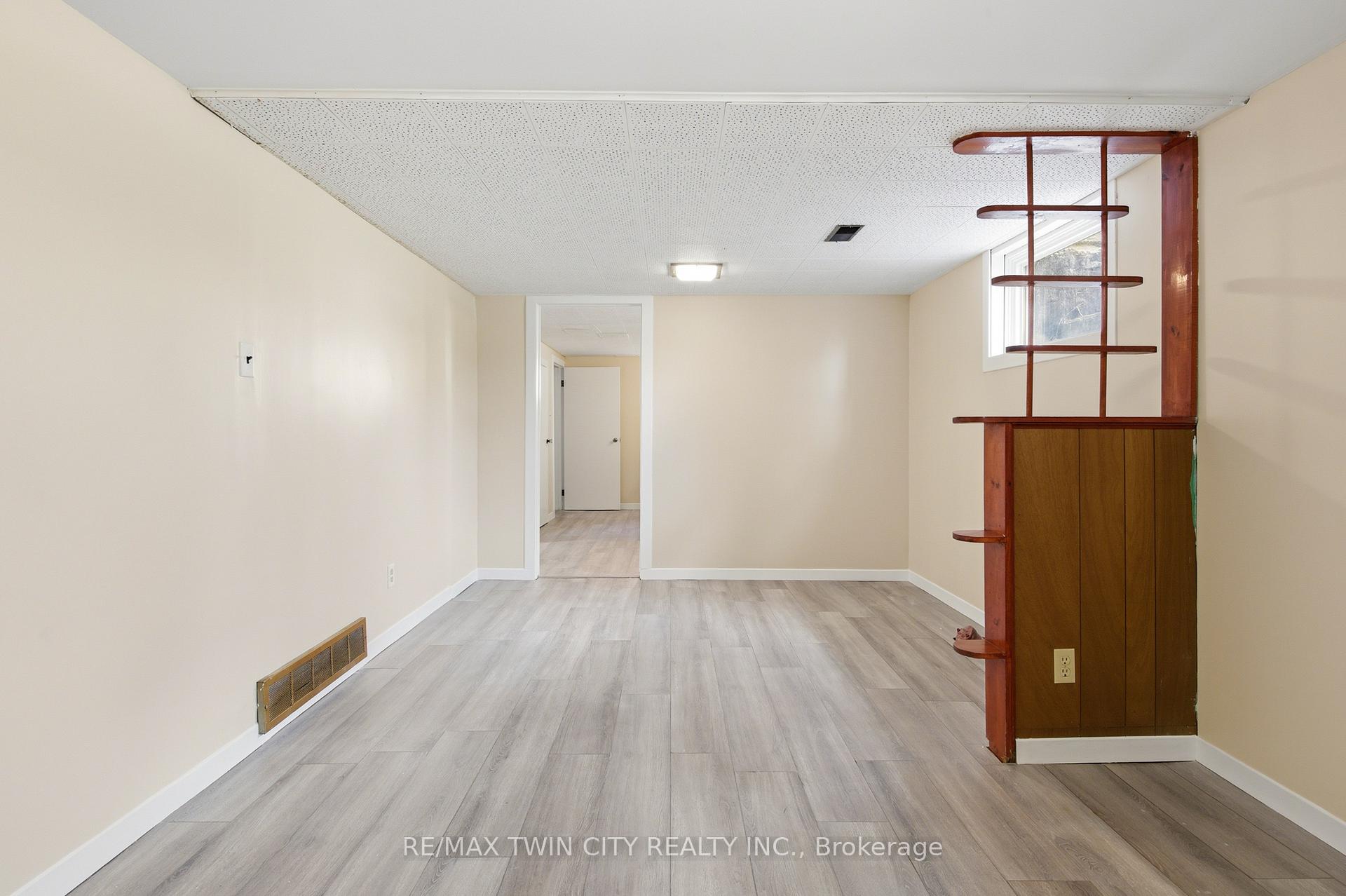 Photo 32 of 58 Lowrey Avenue S, Cambridge, Alison — HOMEH