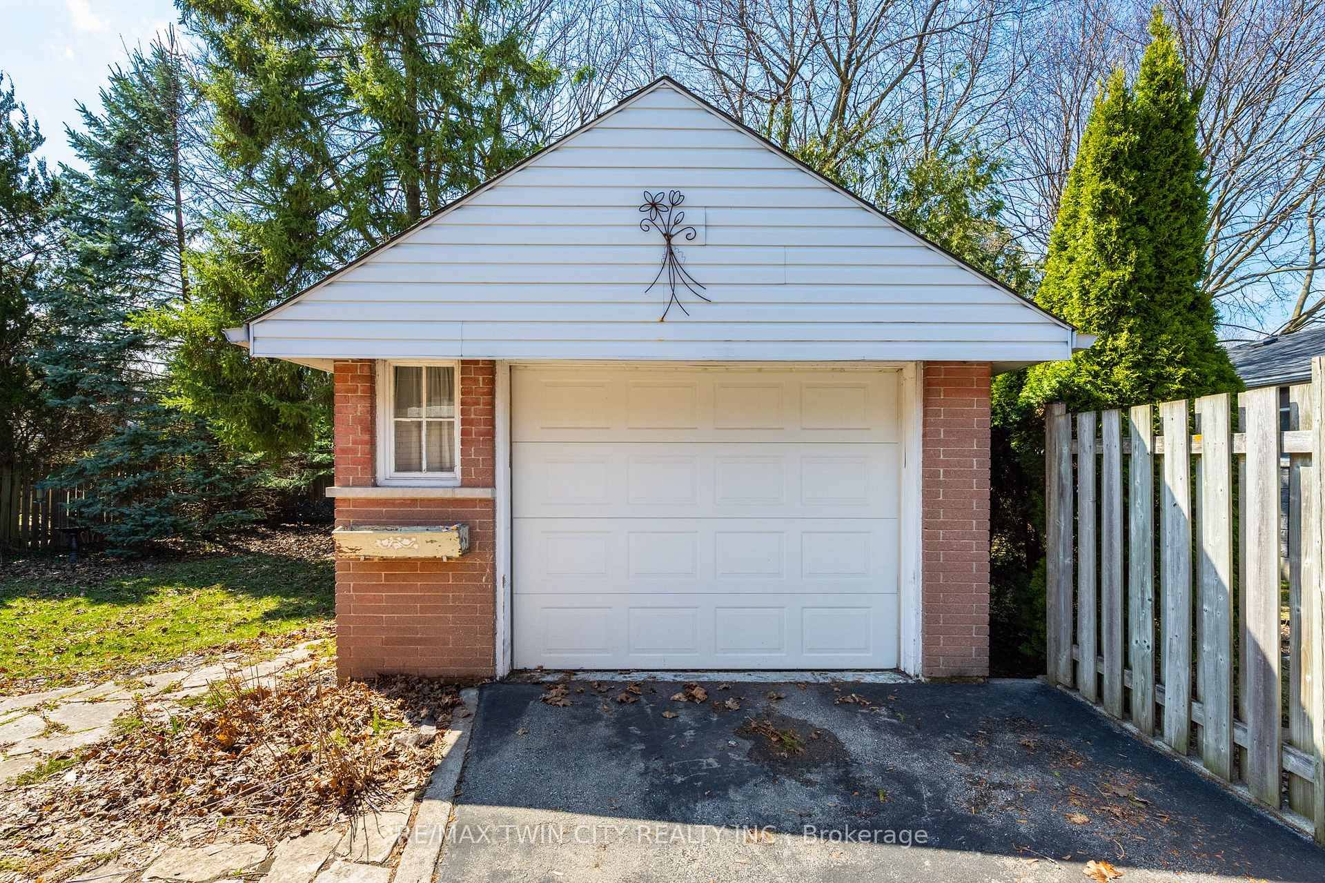 Photo 34 of 58 Lowrey Avenue S, Cambridge, Alison — HOMEH