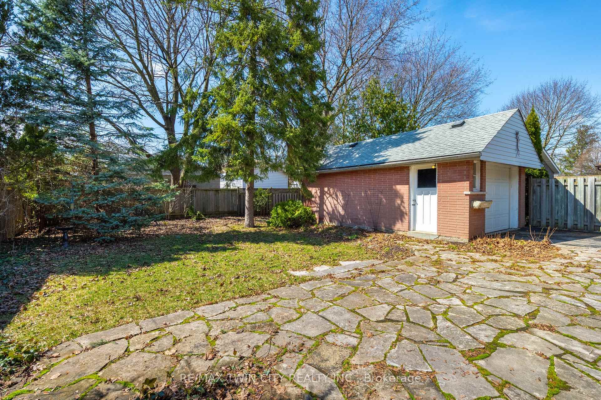 Photo 36 of 58 Lowrey Avenue S, Cambridge, Alison — HOMEH