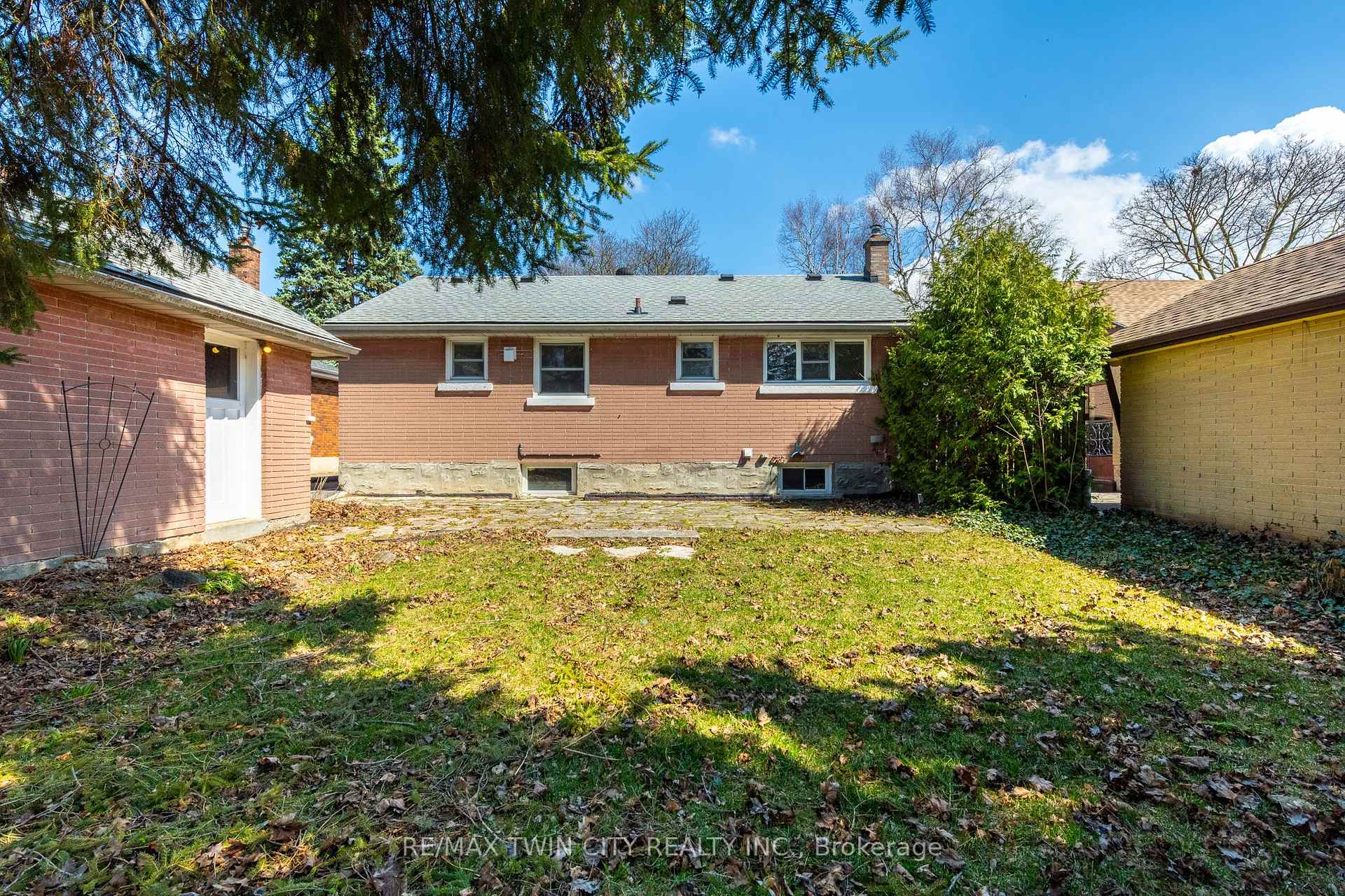 Photo 38 of 58 Lowrey Avenue S, Cambridge, Alison — HOMEH