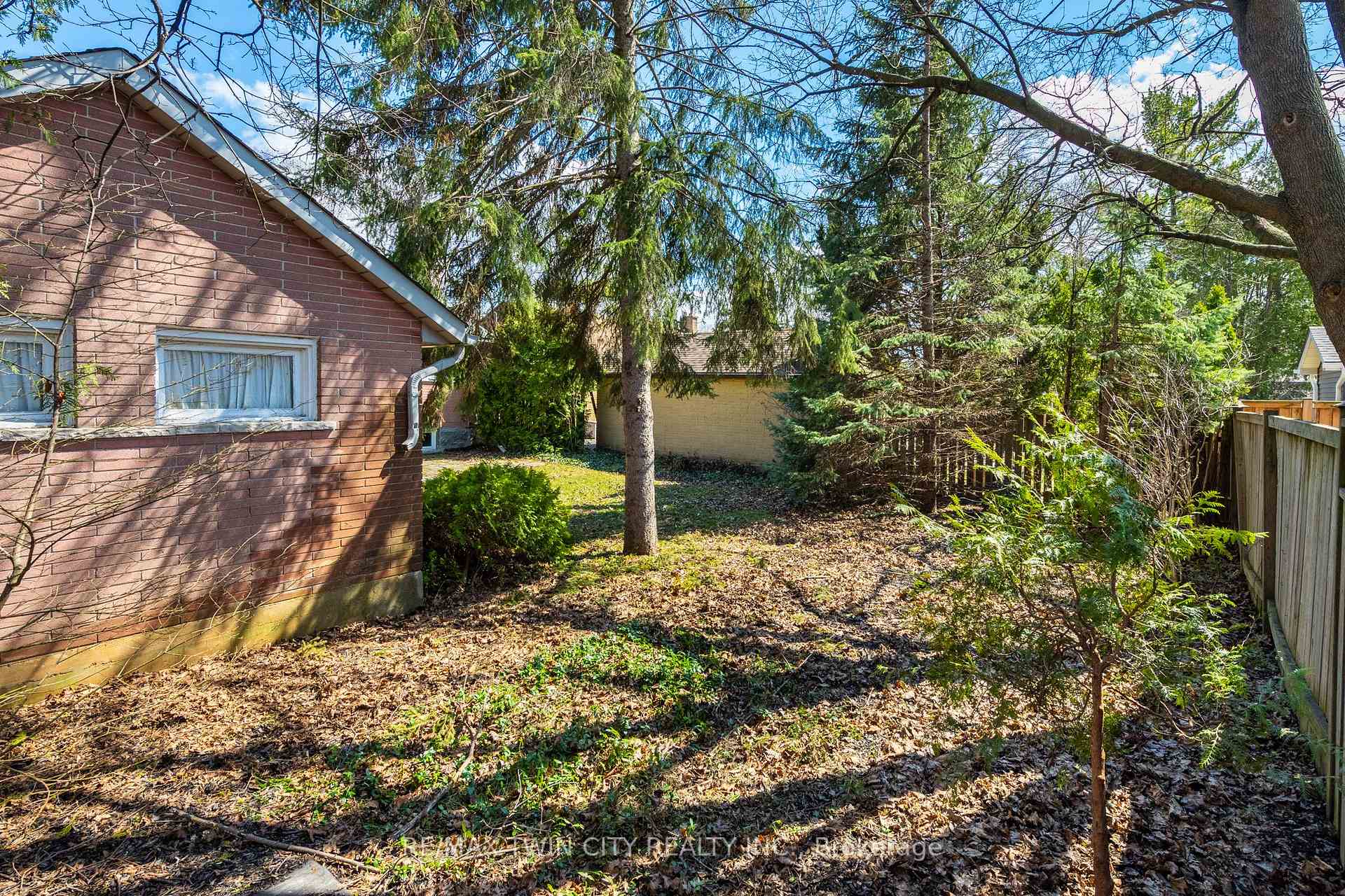 Photo 40 of 58 Lowrey Avenue S, Cambridge, Alison — HOMEH