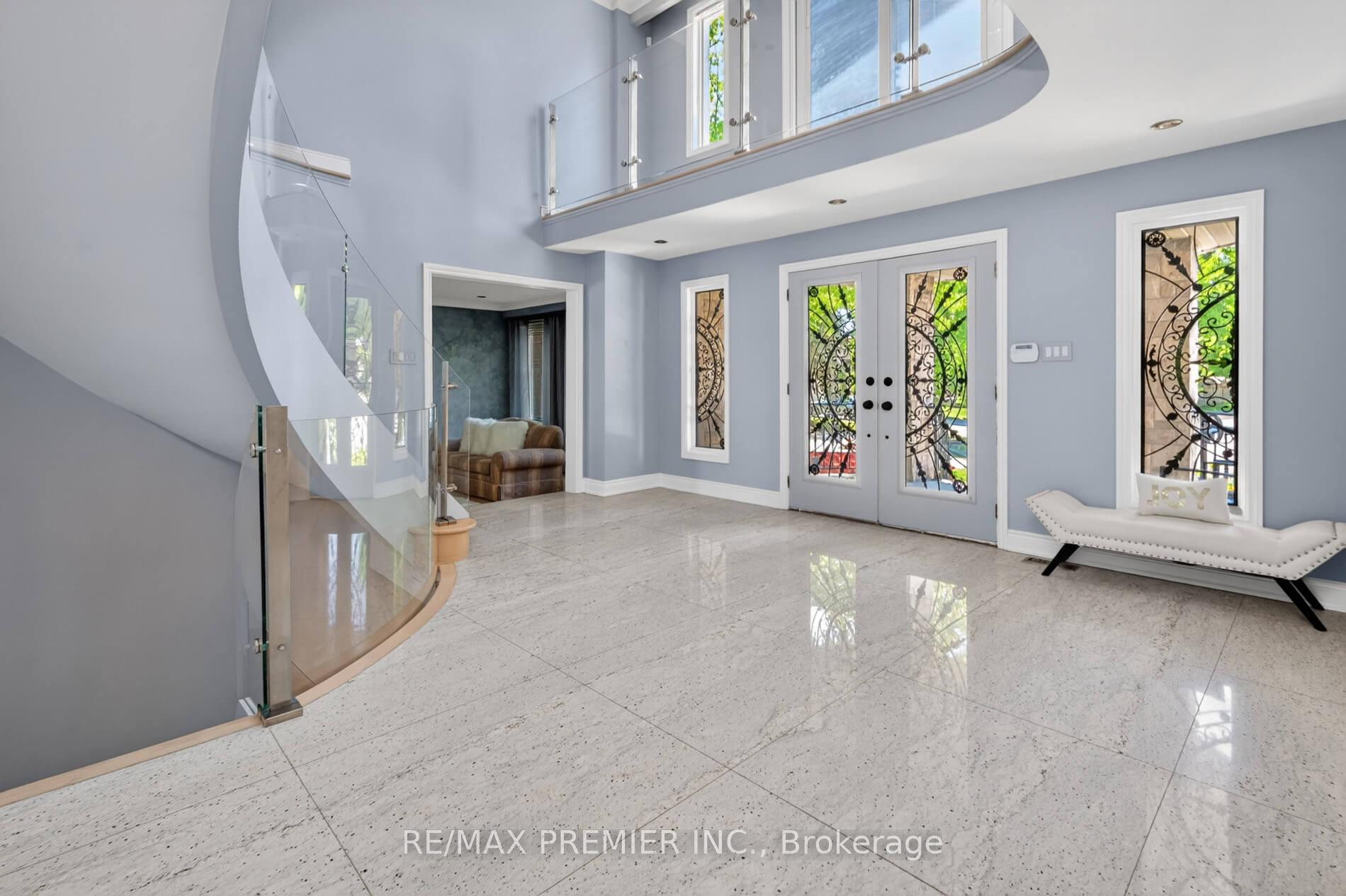 Photo 3 of 35 Lorengate Place, Vaughan, Islington Woods — HOMEH