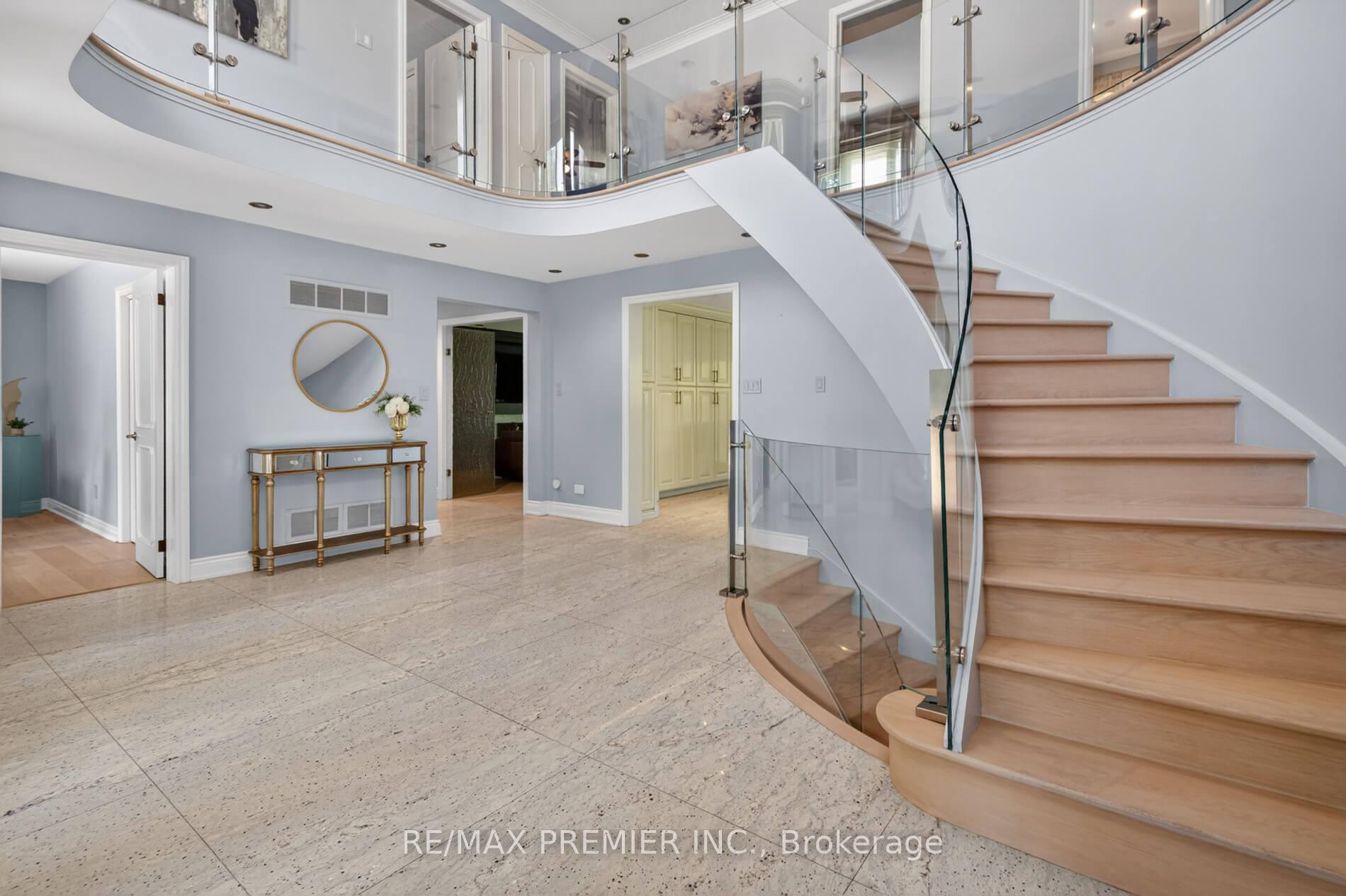 Photo 4 of 35 Lorengate Place, Vaughan, Islington Woods — HOMEH