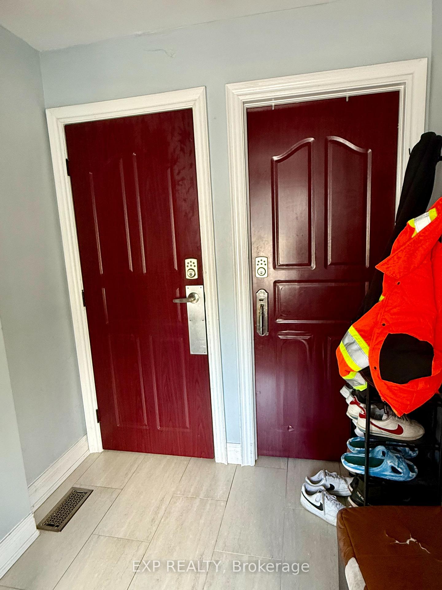 Photo 2 of Unit Upper, 132 Brookhaven Drive, North York, Brookhaven-Amesbury — HOMEH