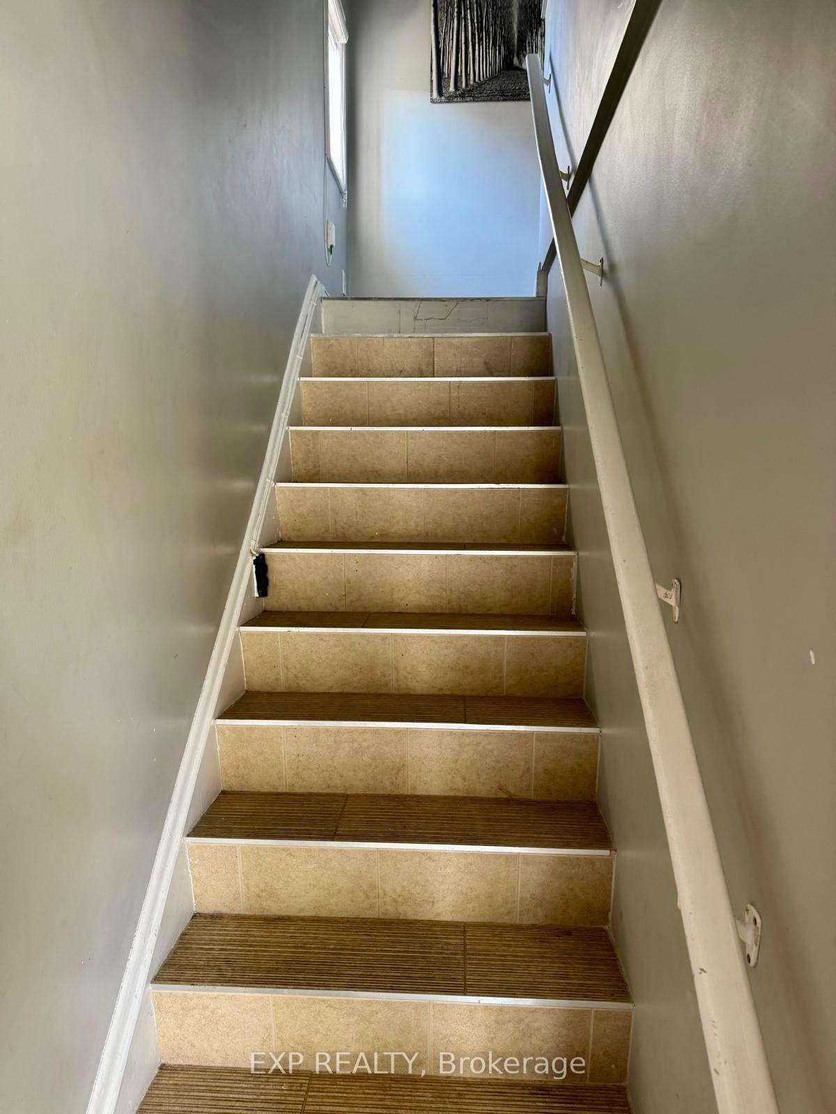 Photo 3 of Unit Upper, 132 Brookhaven Drive, North York, Brookhaven-Amesbury — HOMEH