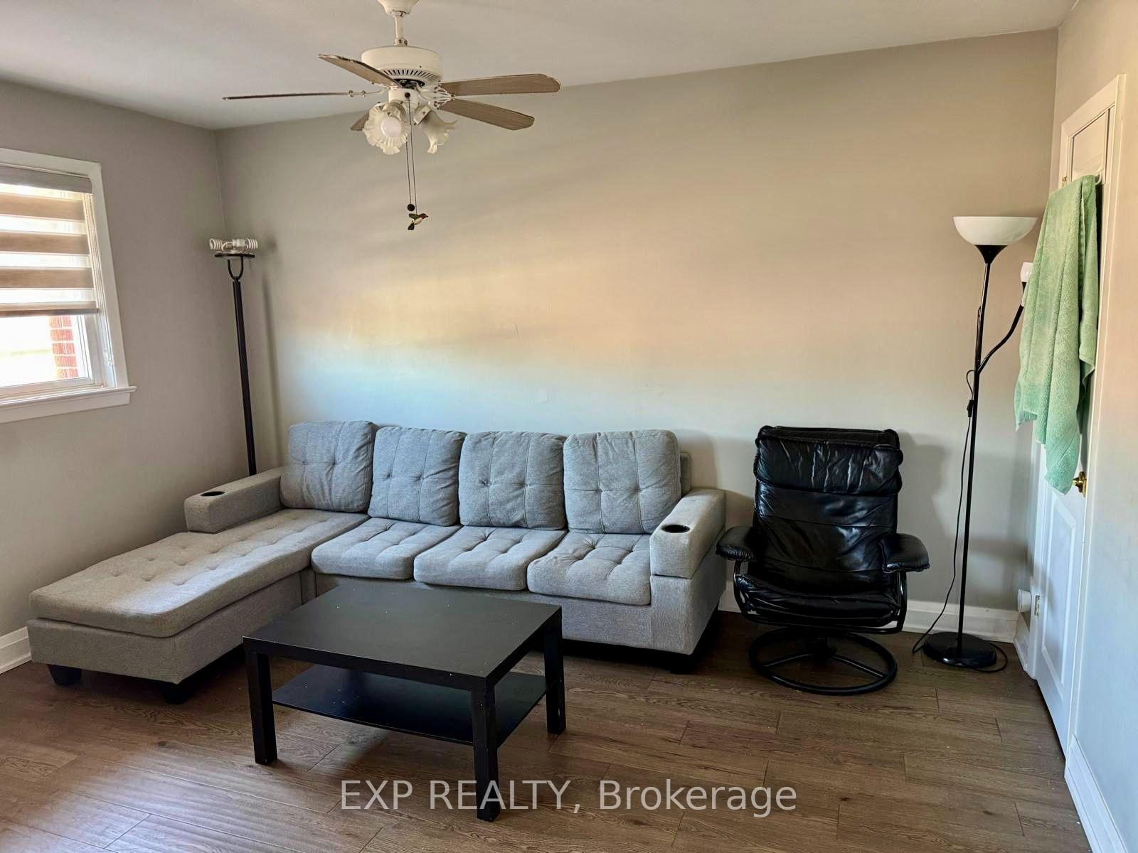 Photo 4 of Unit Upper, 132 Brookhaven Drive, North York, Brookhaven-Amesbury — HOMEH