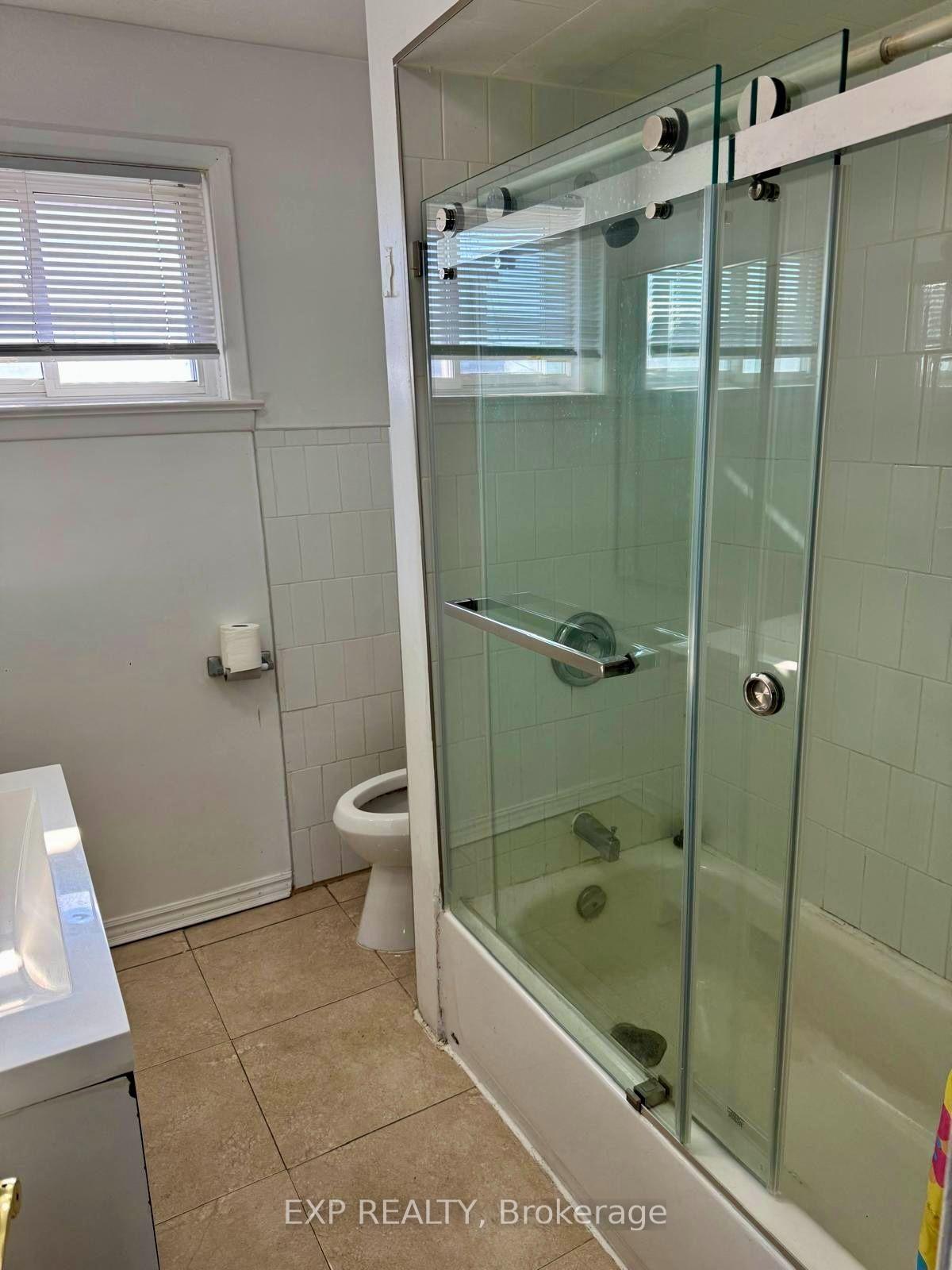 Photo 8 of Unit Upper, 132 Brookhaven Drive, North York, Brookhaven-Amesbury — HOMEH