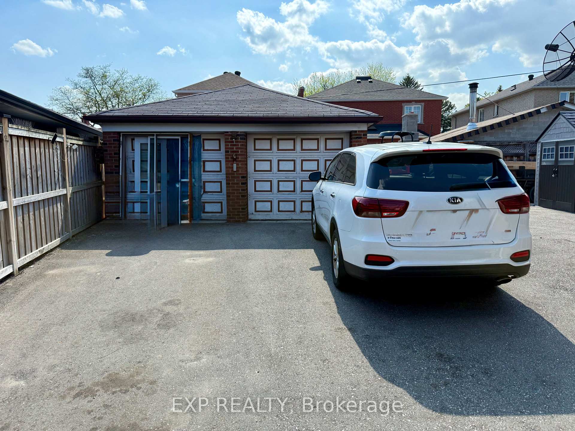 Photo 11 of Unit Upper, 132 Brookhaven Drive, North York, Brookhaven-Amesbury — HOMEH