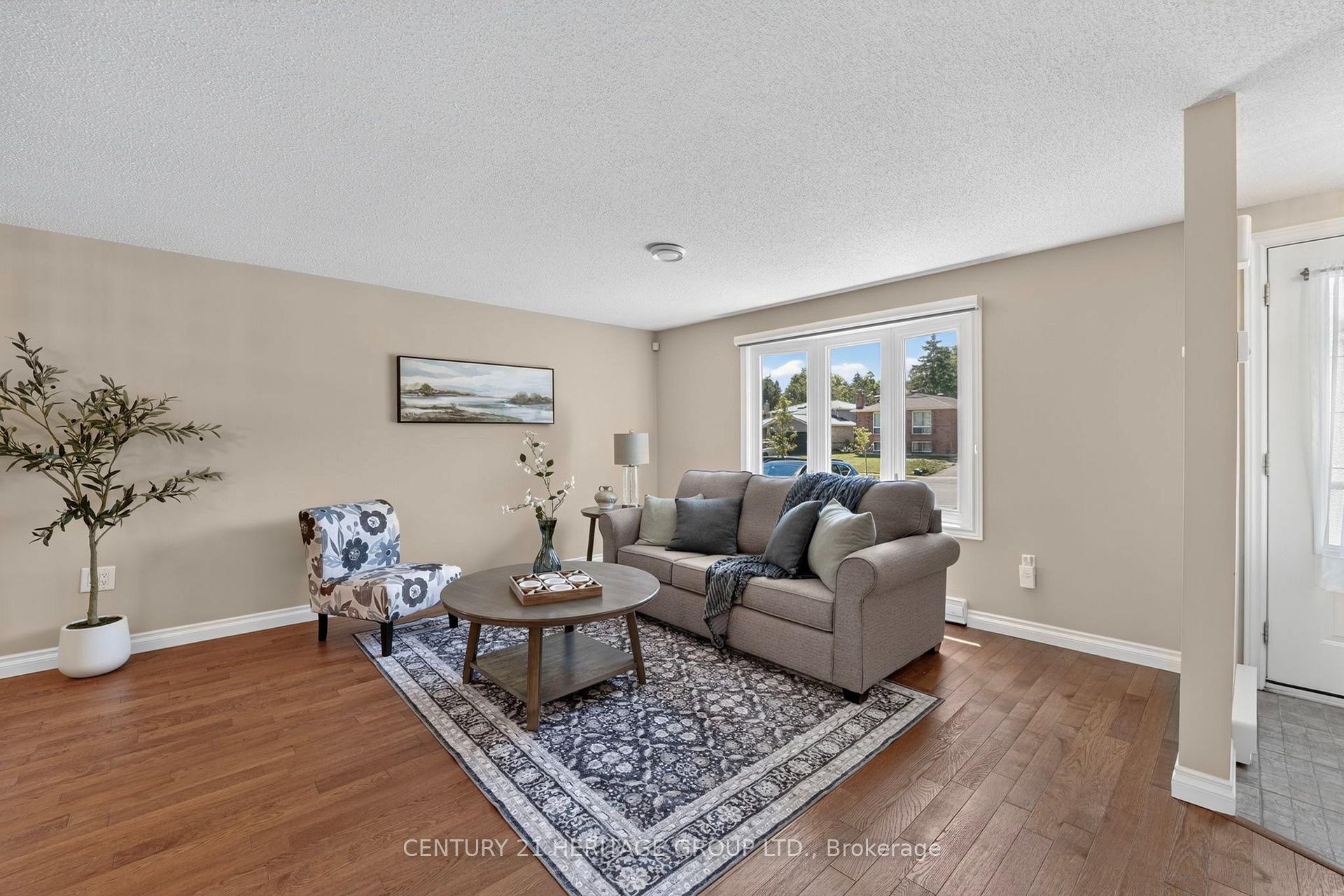 Photo 3 of 226 Lillian Crescent, Barrie, Sunnidale — HOMEH
