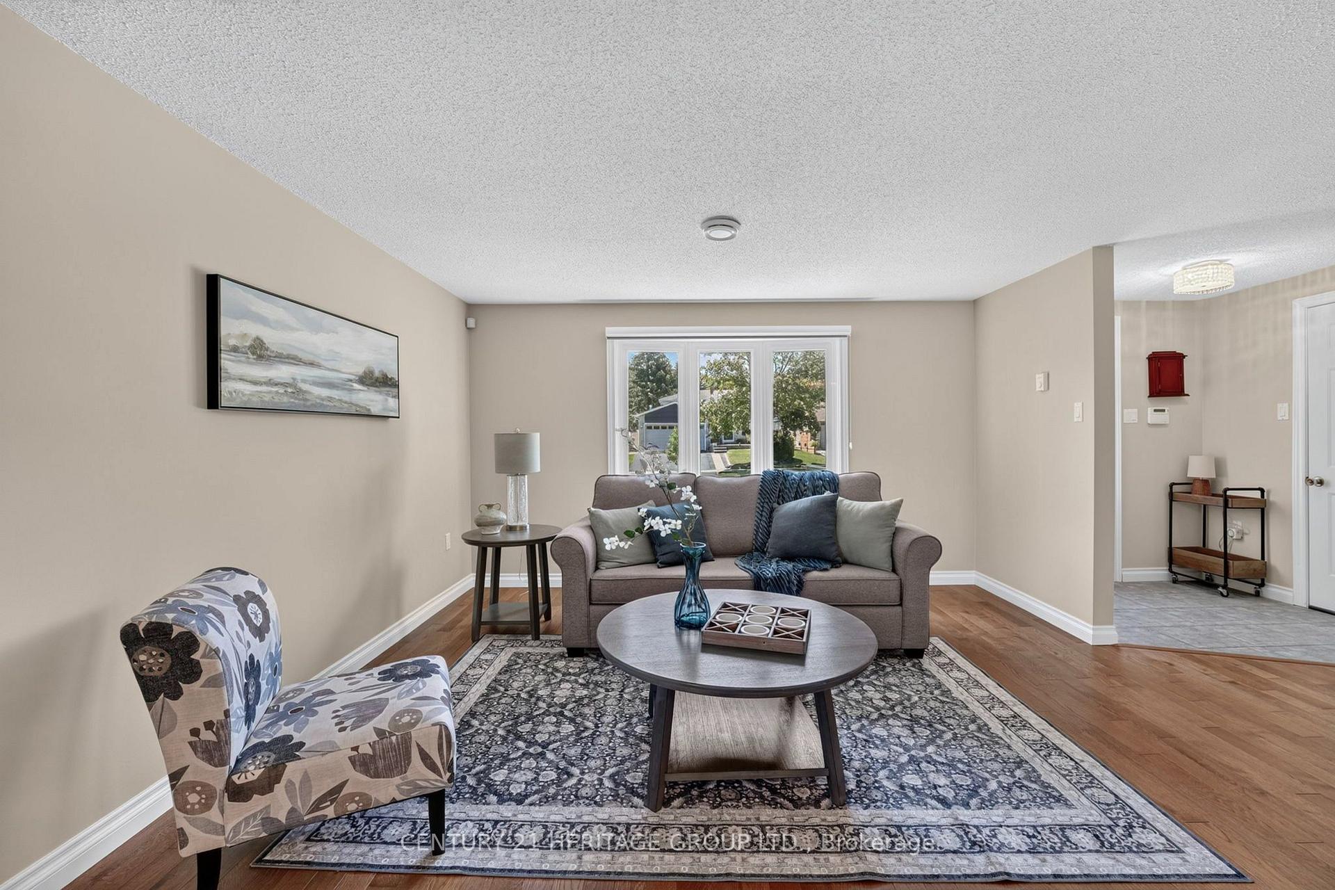 Photo 4 of 226 Lillian Crescent, Barrie, Sunnidale — HOMEH