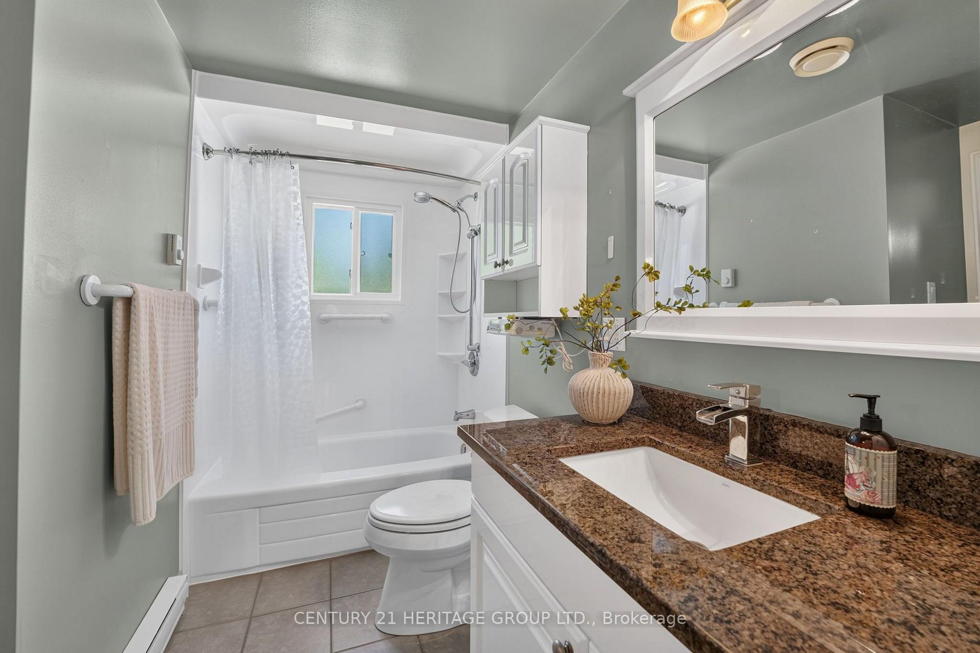 Photo 18 of 226 Lillian Crescent, Barrie, Sunnidale — HOMEH