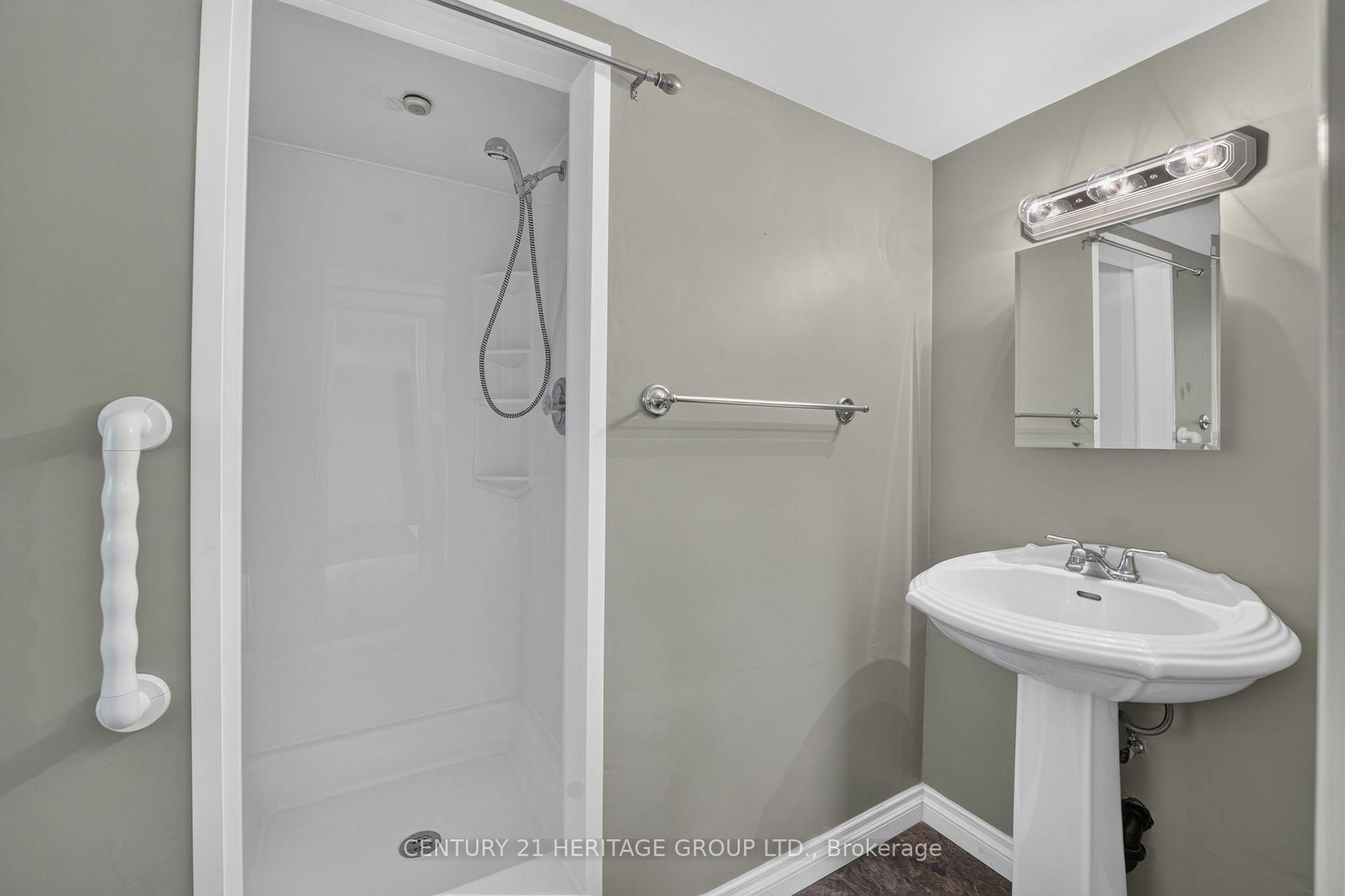 Photo 23 of 226 Lillian Crescent, Barrie, Sunnidale — HOMEH