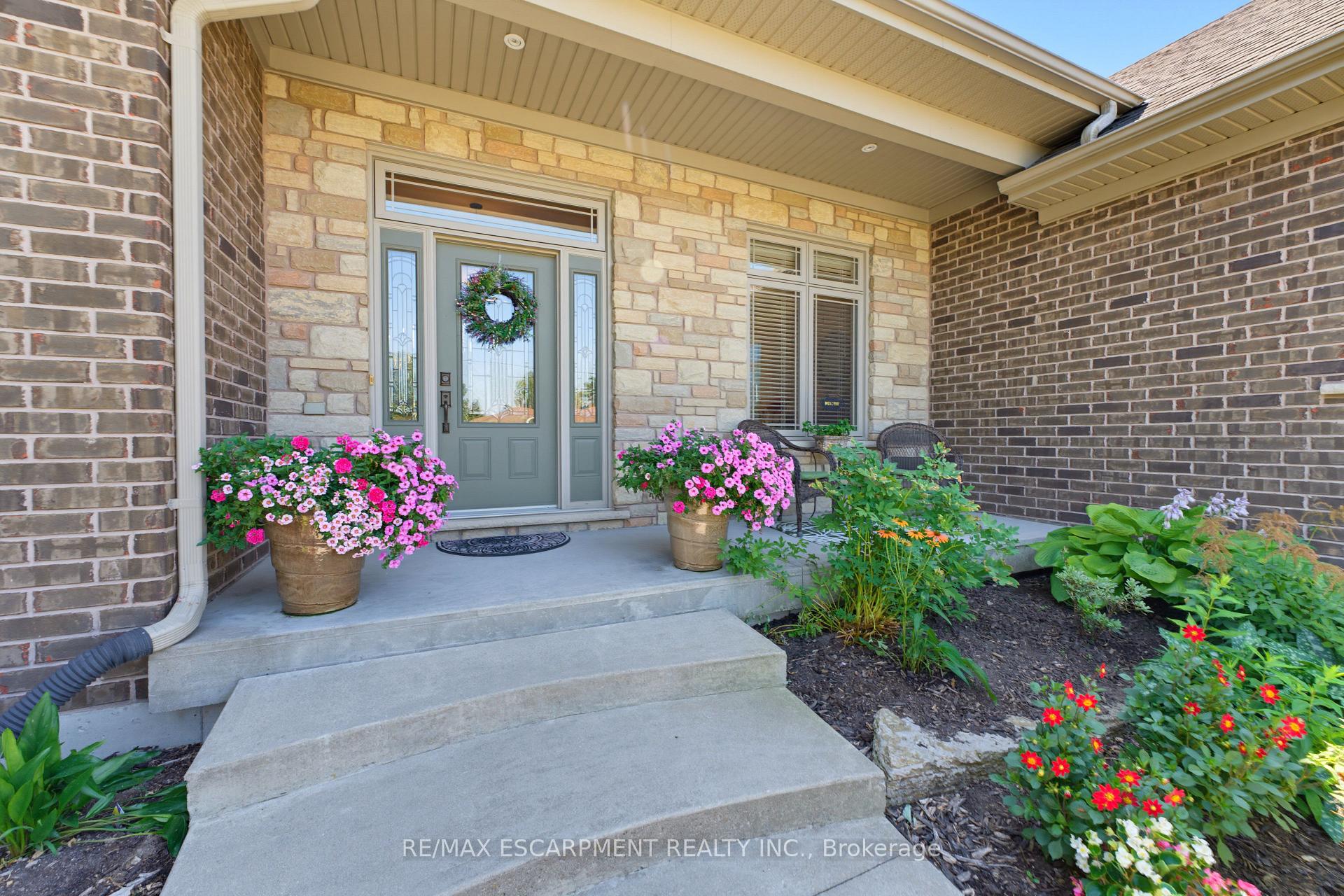 Photo 3 of 60 Donjon Boulevard, Norfolk, Port Dover — HOMEH