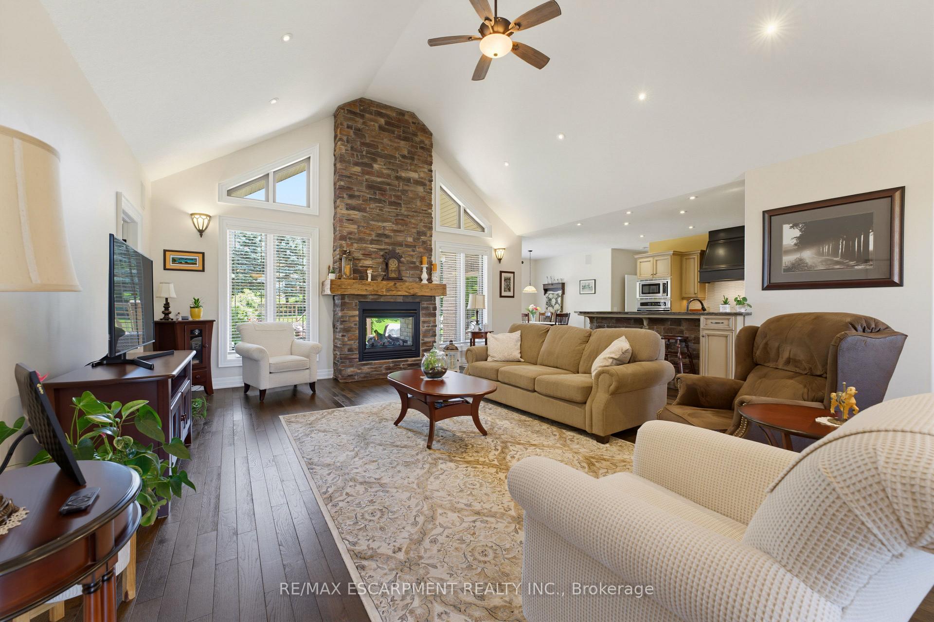 Photo 4 of 60 Donjon Boulevard, Norfolk, Port Dover — HOMEH