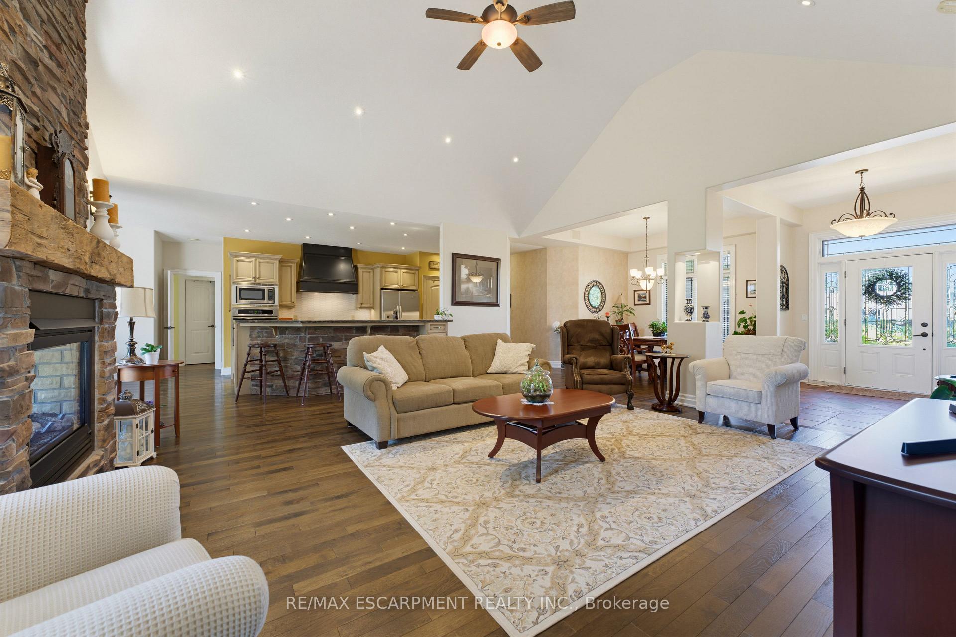 Photo 5 of 60 Donjon Boulevard, Norfolk, Port Dover — HOMEH