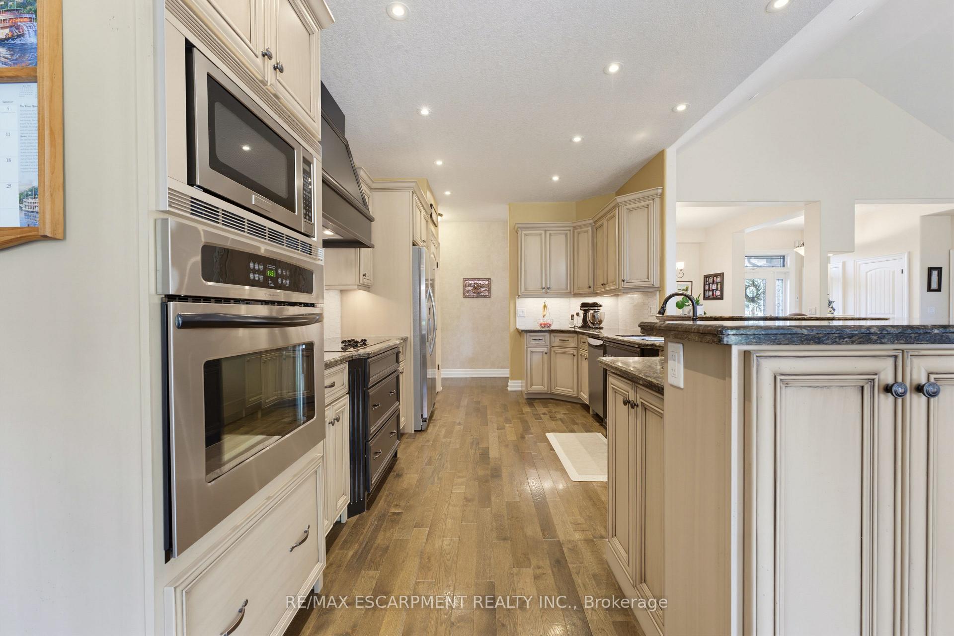 Photo 6 of 60 Donjon Boulevard, Norfolk, Port Dover — HOMEH