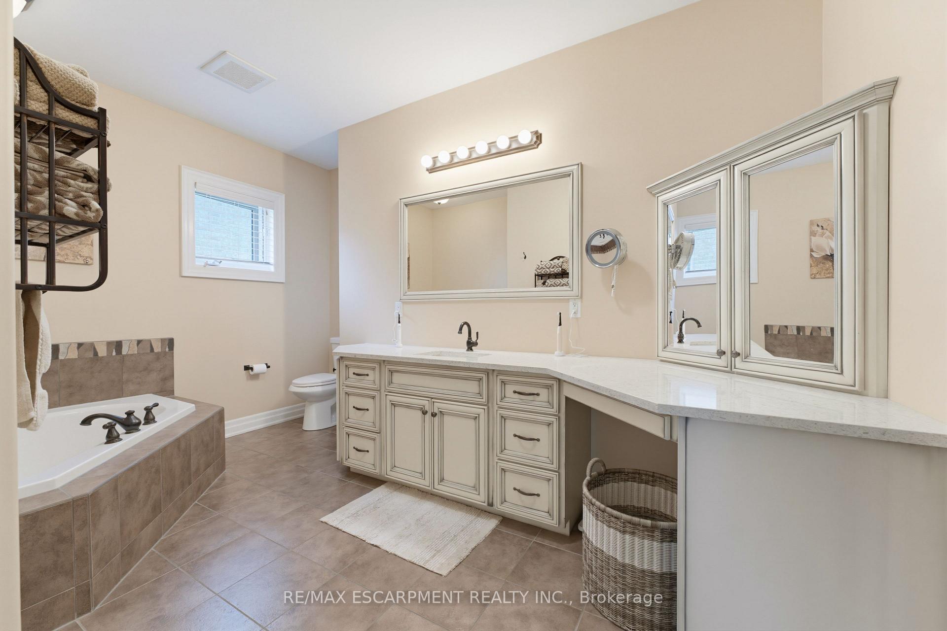 Photo 11 of 60 Donjon Boulevard, Norfolk, Port Dover — HOMEH