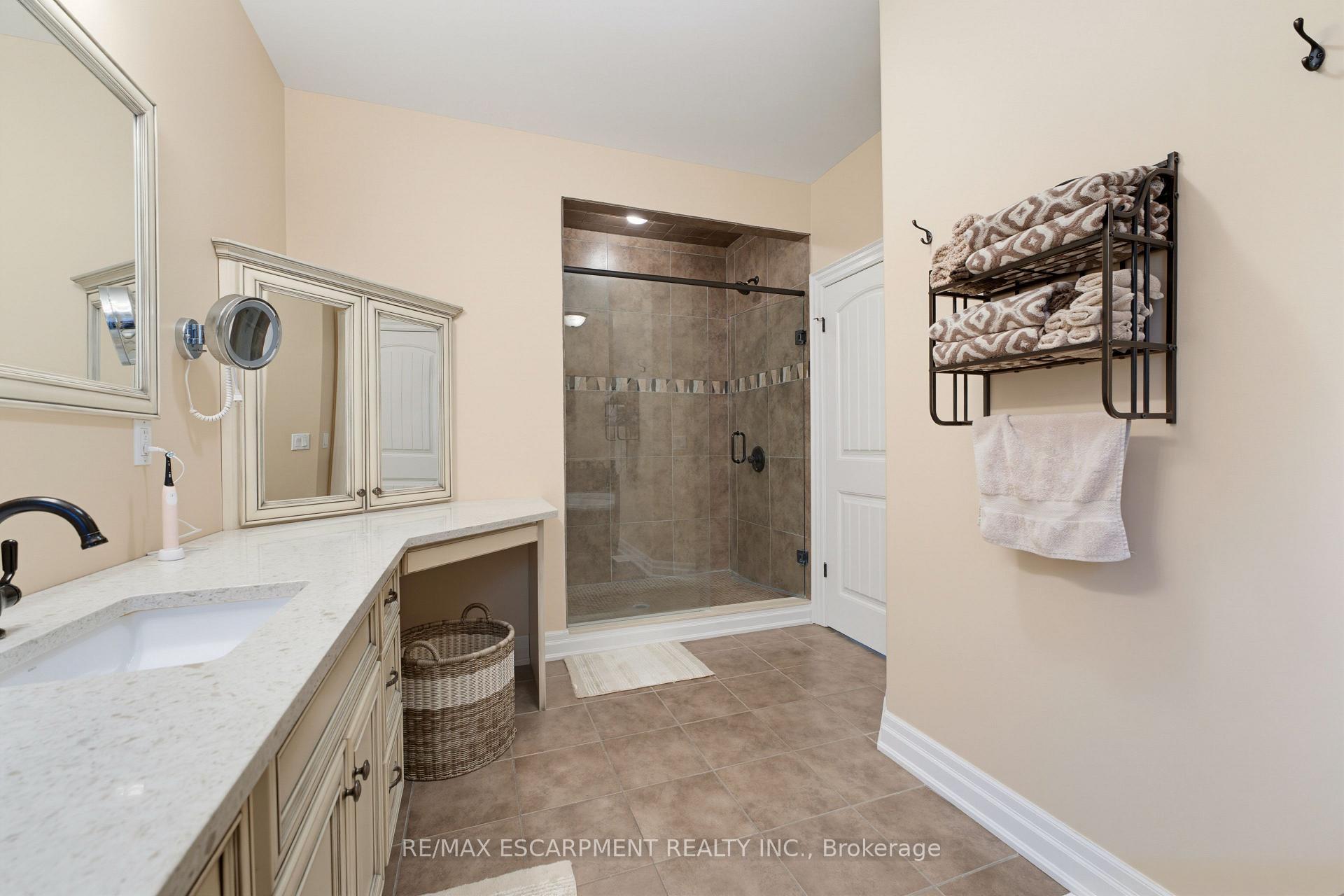 Photo 12 of 60 Donjon Boulevard, Norfolk, Port Dover — HOMEH