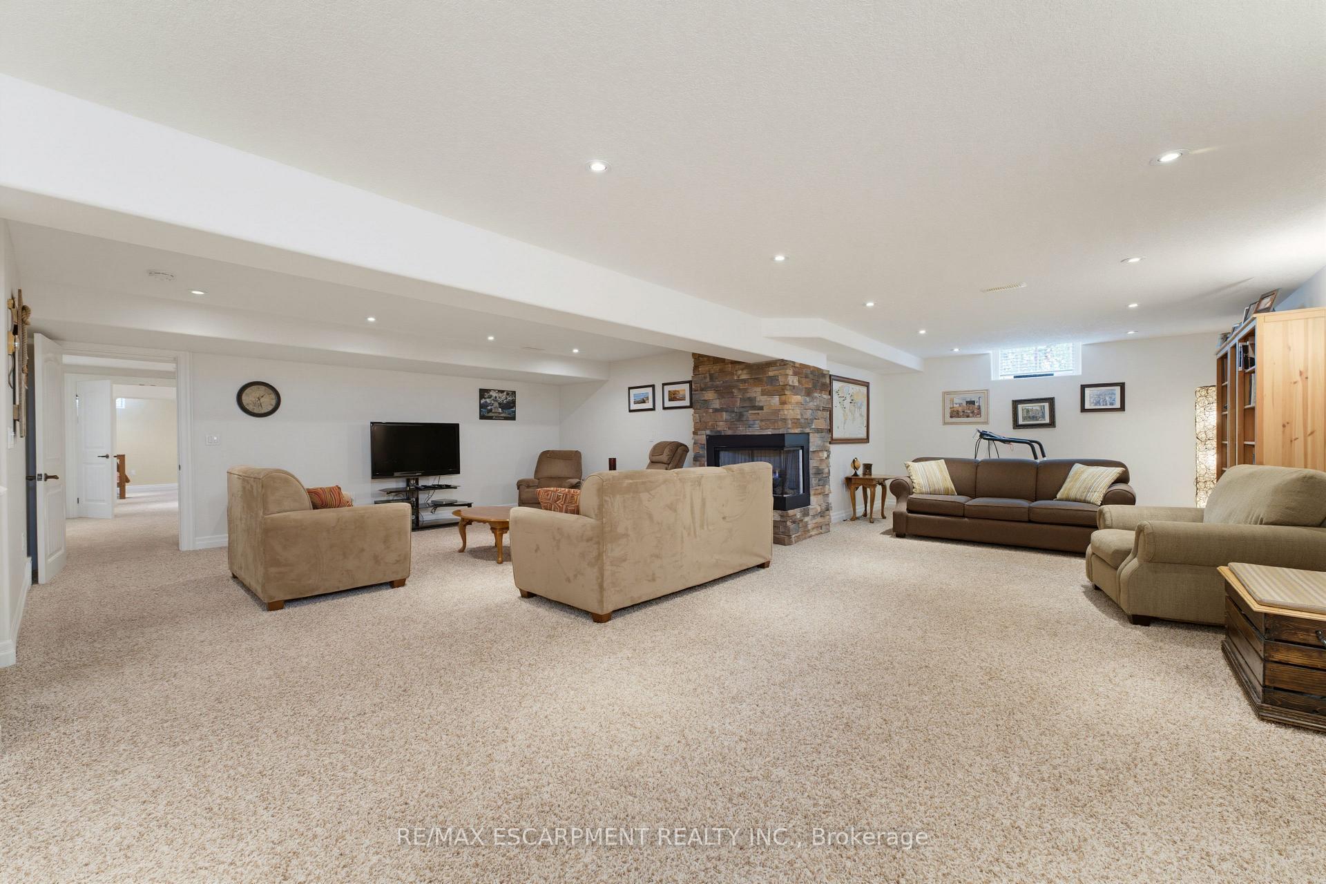Photo 17 of 60 Donjon Boulevard, Norfolk, Port Dover — HOMEH