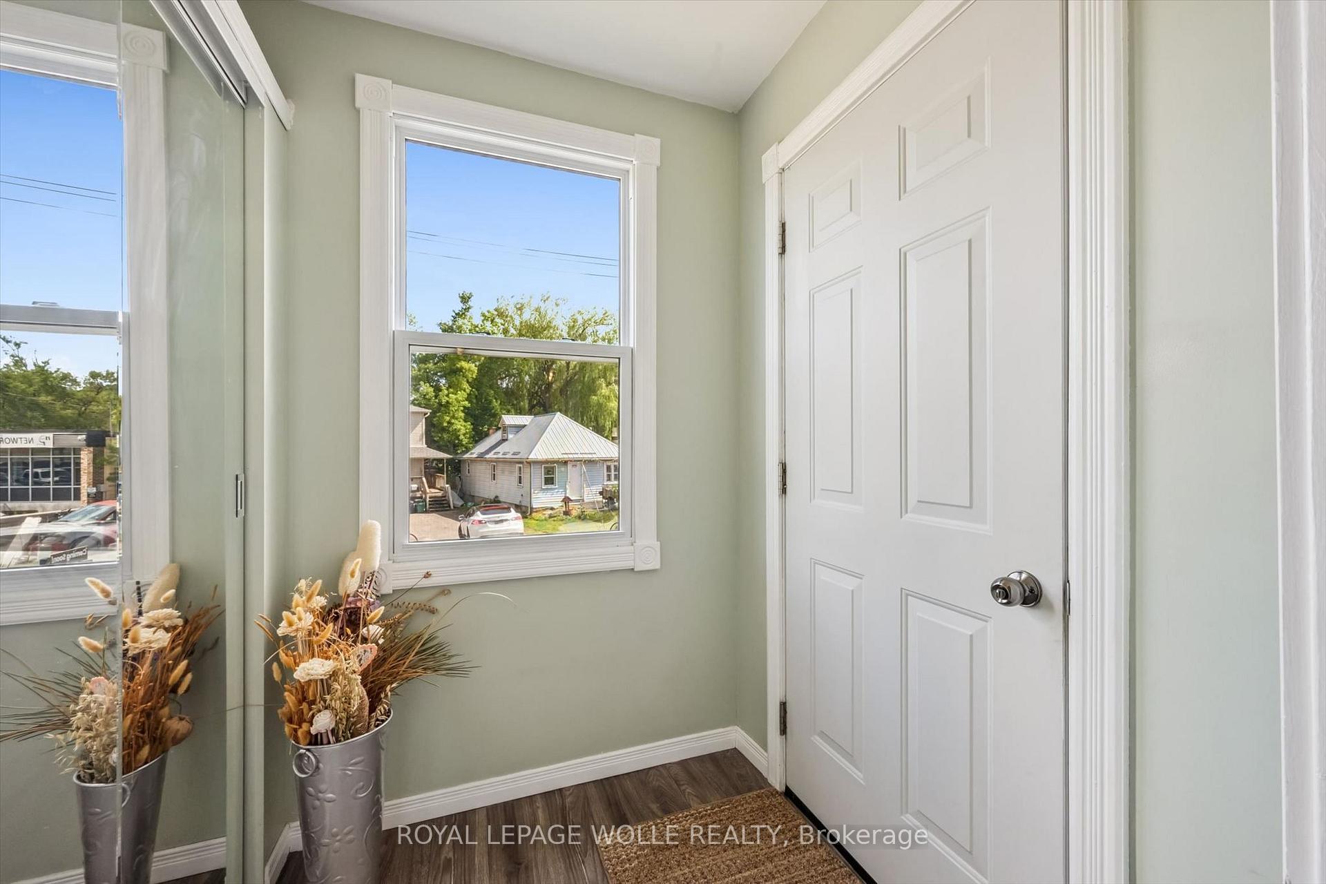 Photo 4 of 976 Guelph Street, Kitchener, Northward — HOMEH