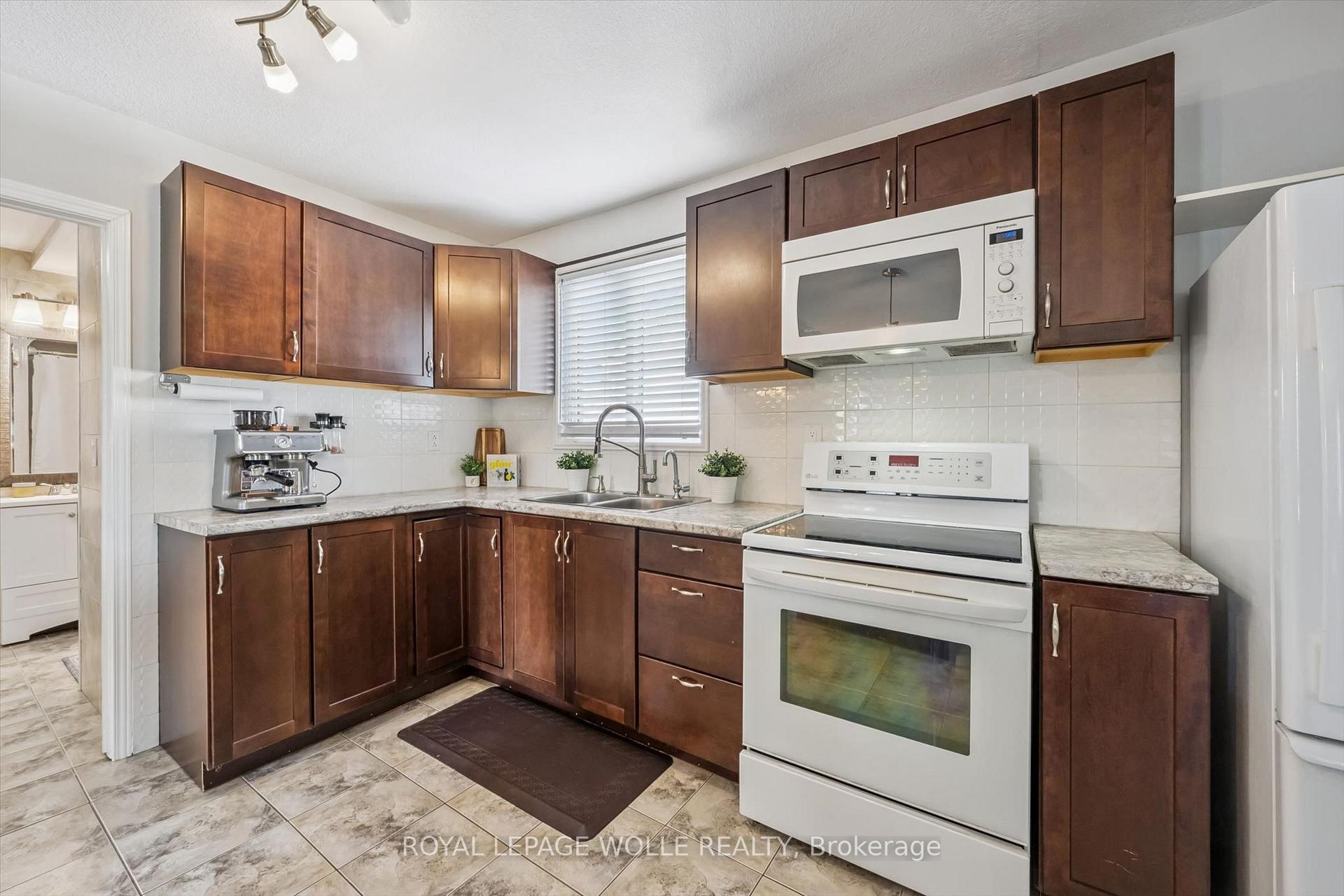 Photo 10 of 976 Guelph Street, Kitchener, Northward — HOMEH