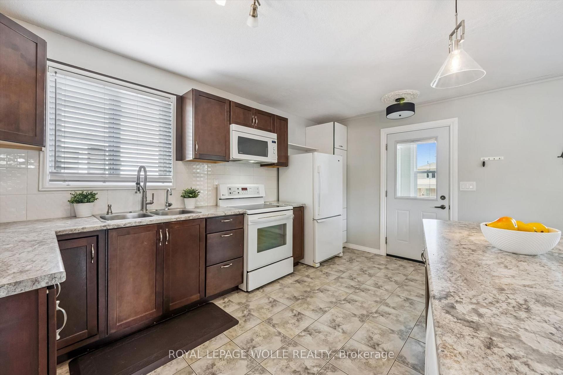 Photo 11 of 976 Guelph Street, Kitchener, Northward — HOMEH