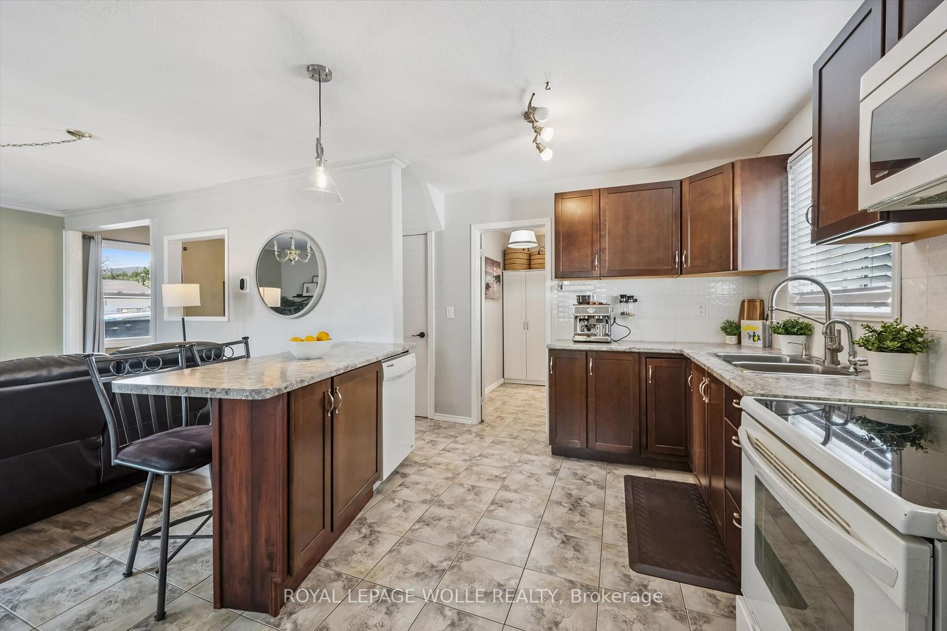 Photo 13 of 976 Guelph Street, Kitchener, Northward — HOMEH
