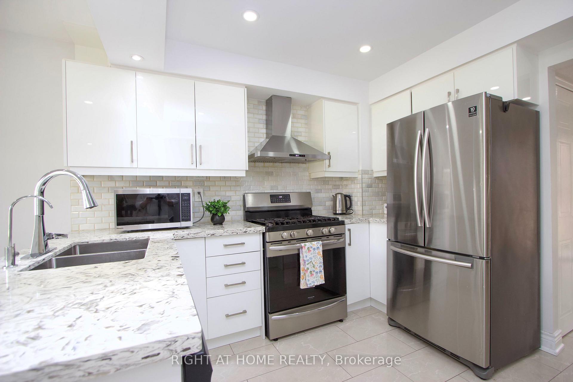 Photo 3 of 865 Attersley Drive, Oshawa, Pinecrest — HOMEH