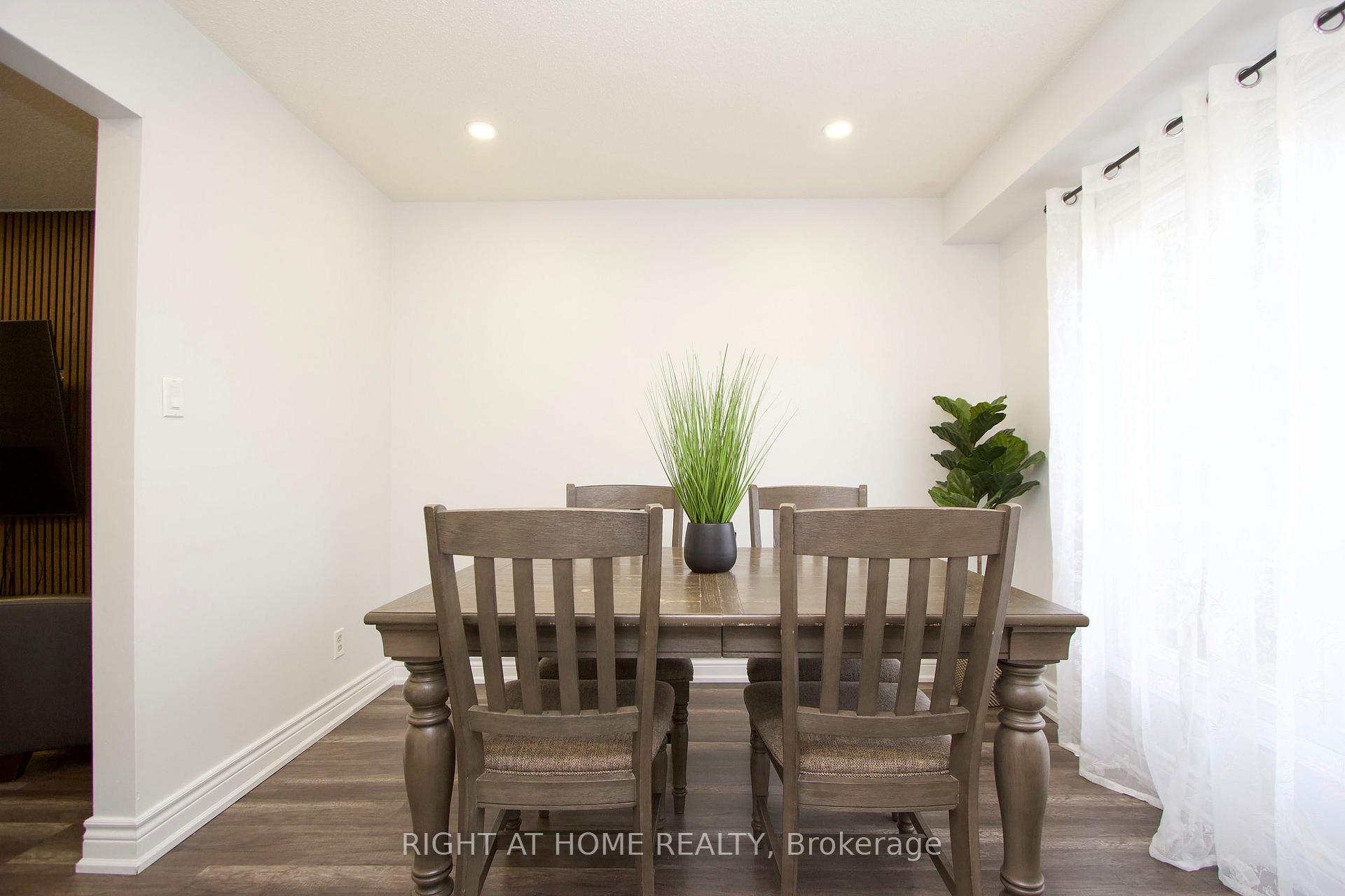 Photo 8 of 865 Attersley Drive, Oshawa, Pinecrest — HOMEH