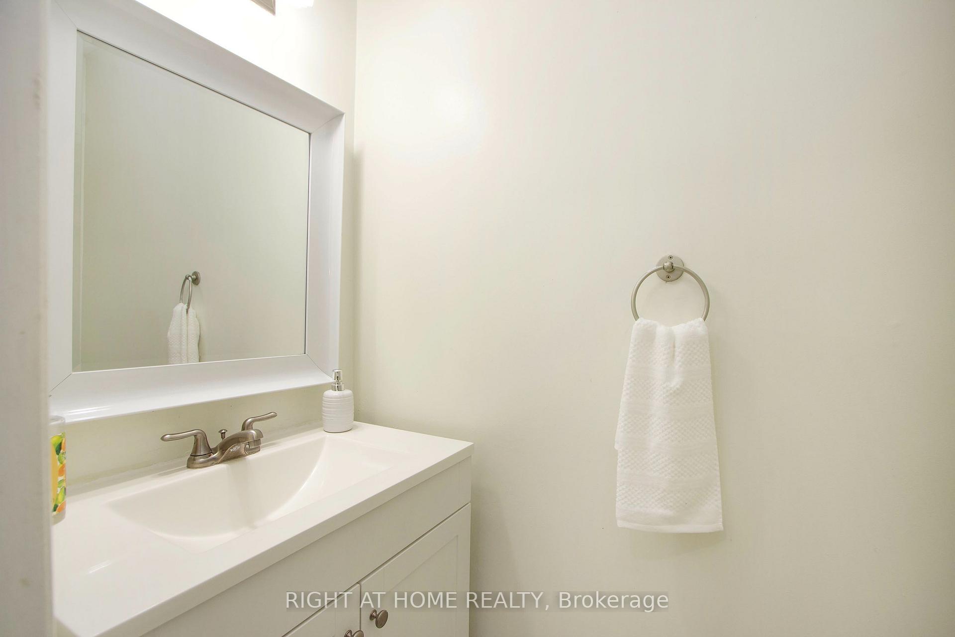 Photo 11 of 865 Attersley Drive, Oshawa, Pinecrest — HOMEH