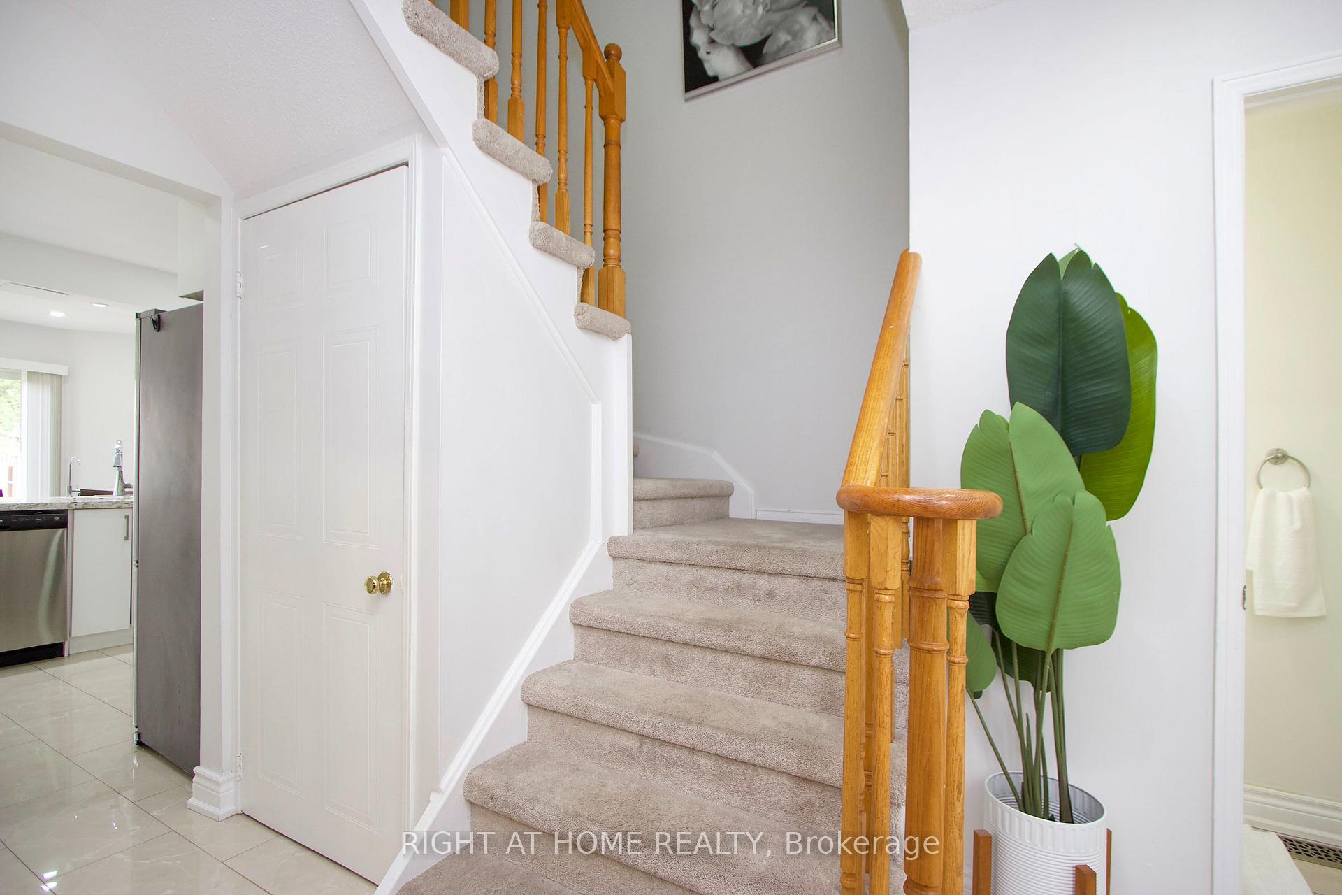 Photo 12 of 865 Attersley Drive, Oshawa, Pinecrest — HOMEH