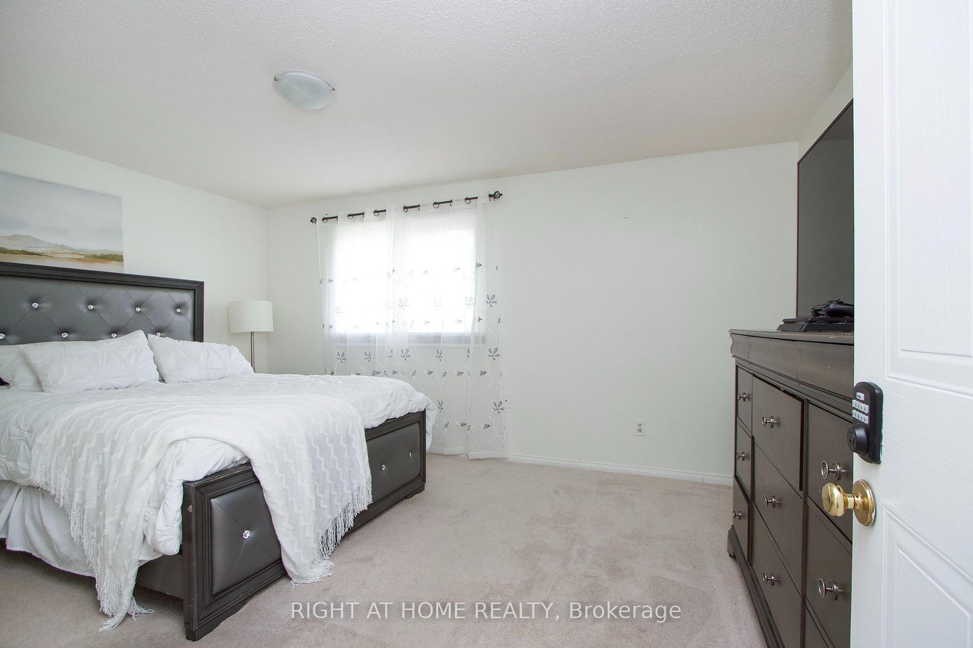 Photo 14 of 865 Attersley Drive, Oshawa, Pinecrest — HOMEH