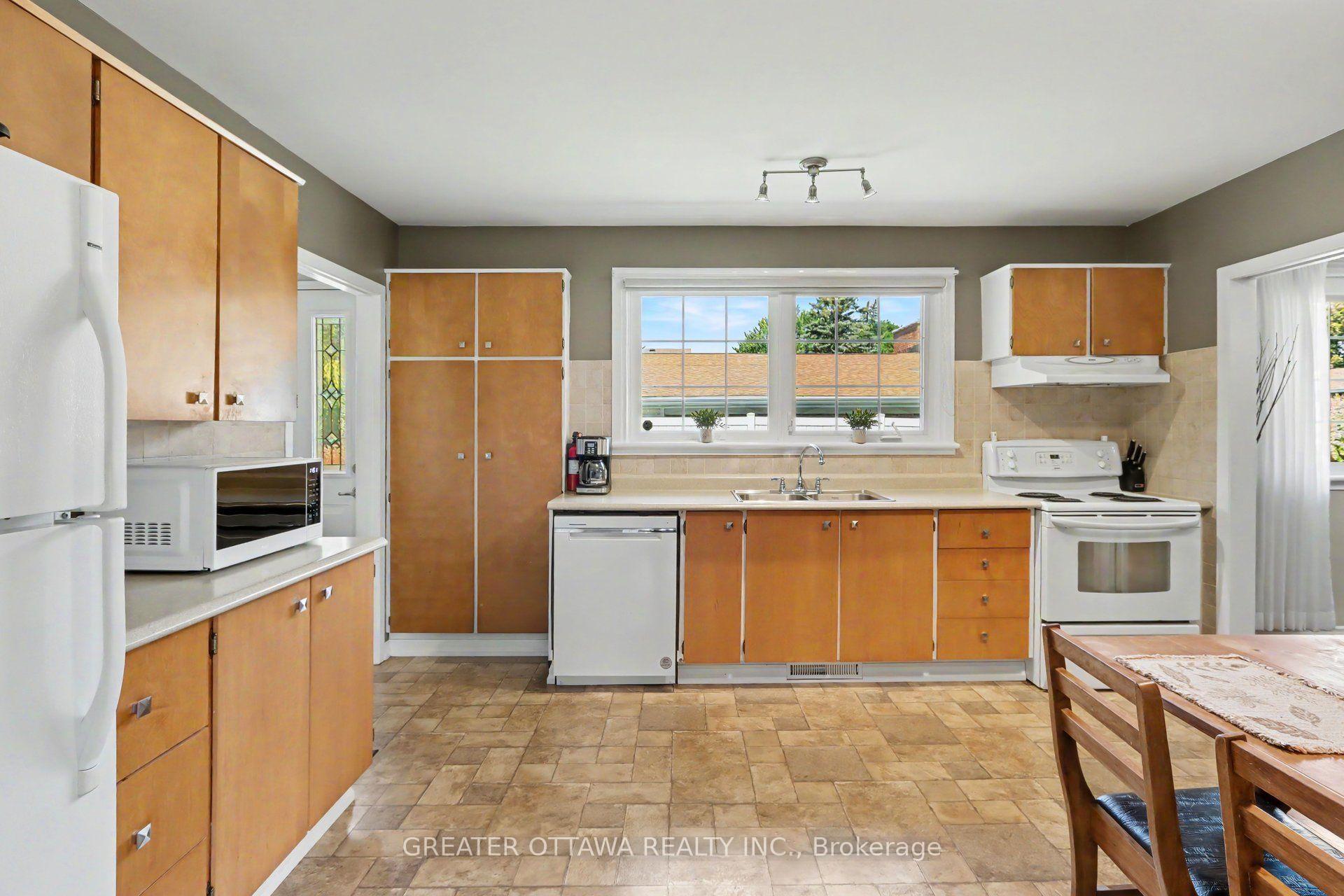 Photo 4 of 139 Abbeyhill Drive, Ottawa, Kanata - Glencairn/Hazeldean — HOMEH