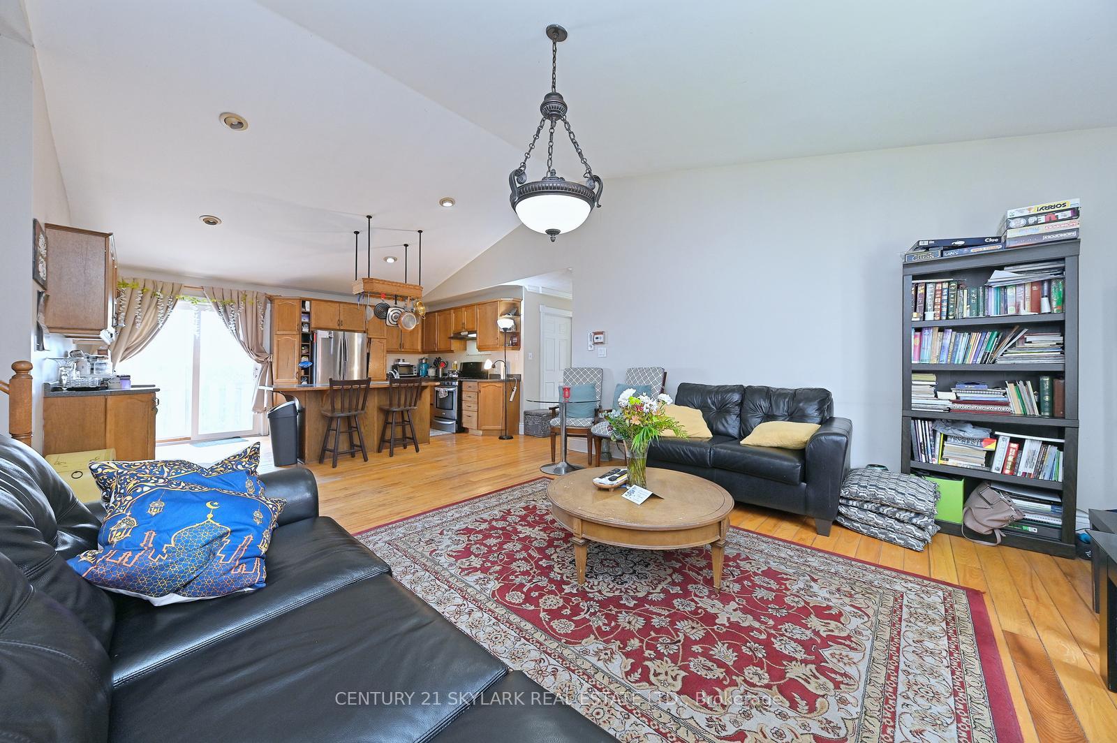 Photo 8 of 1922 Dalhousie Crescent, Oshawa, Samac — HOMEH