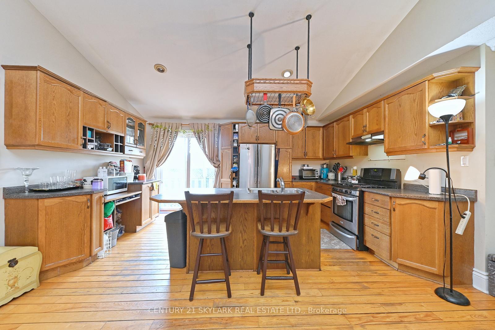 Photo 10 of 1922 Dalhousie Crescent, Oshawa, Samac — HOMEH