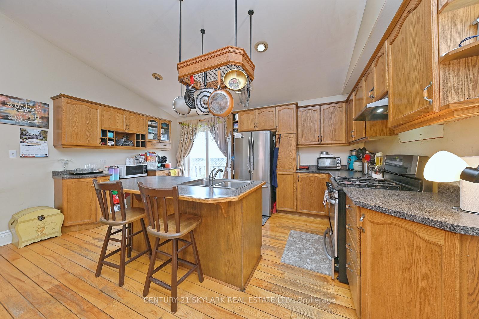 Photo 11 of 1922 Dalhousie Crescent, Oshawa, Samac — HOMEH