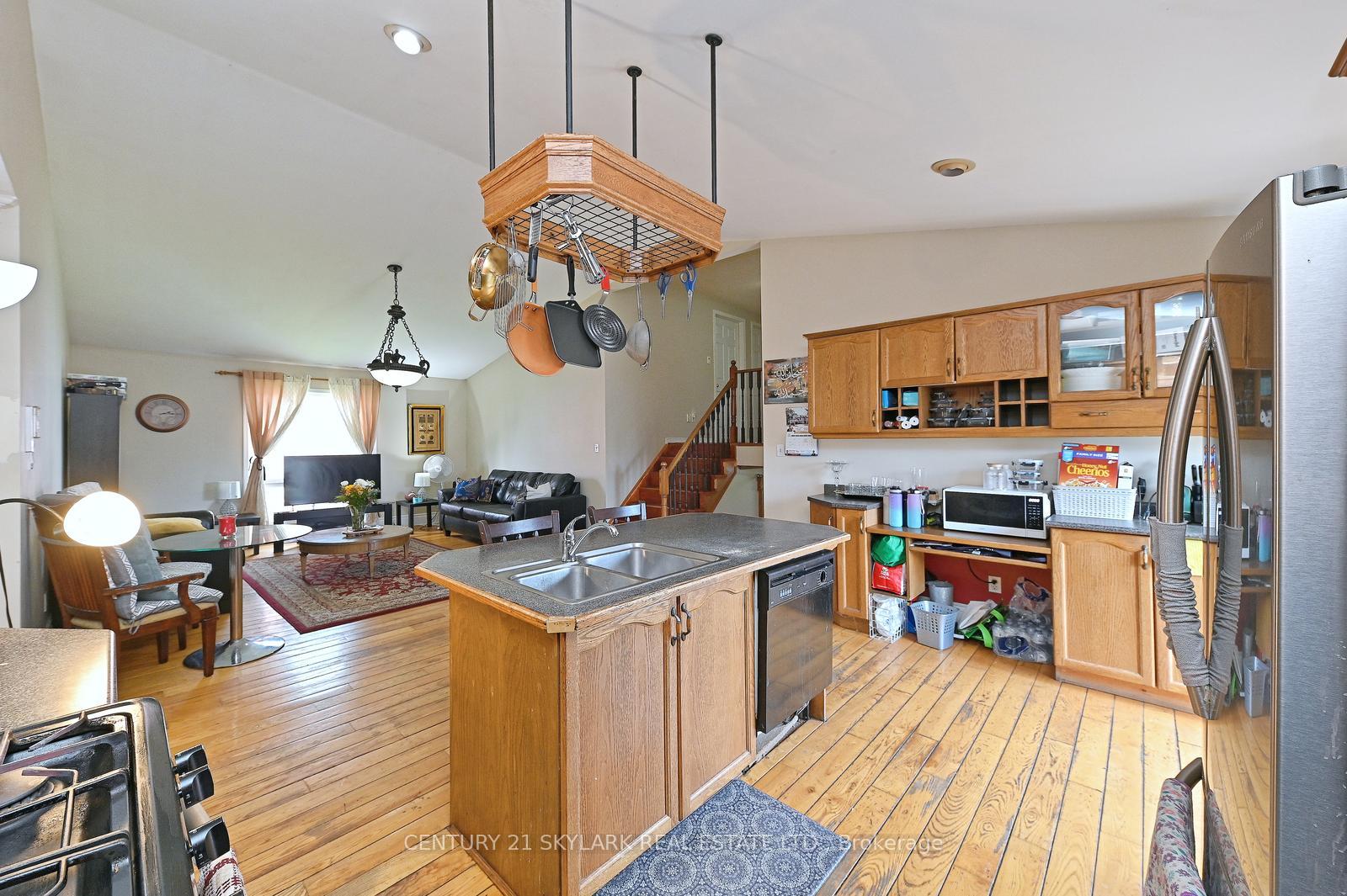 Photo 15 of 1922 Dalhousie Crescent, Oshawa, Samac — HOMEH