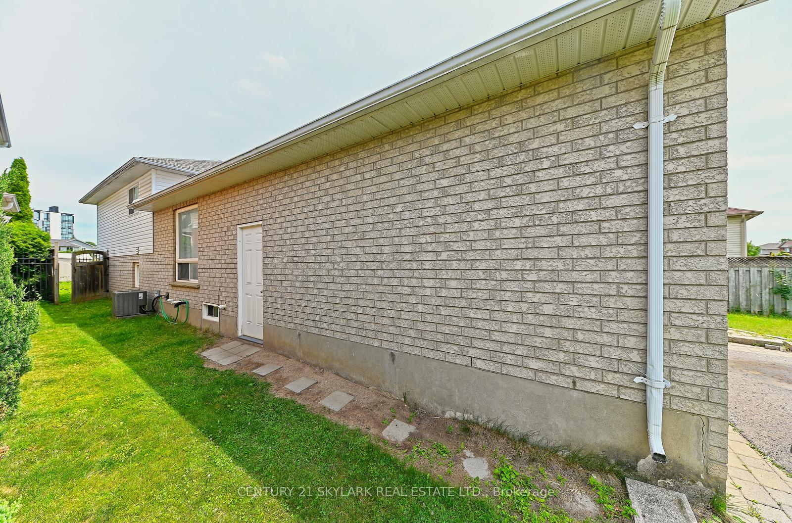 Photo 37 of 1922 Dalhousie Crescent, Oshawa, Samac — HOMEH