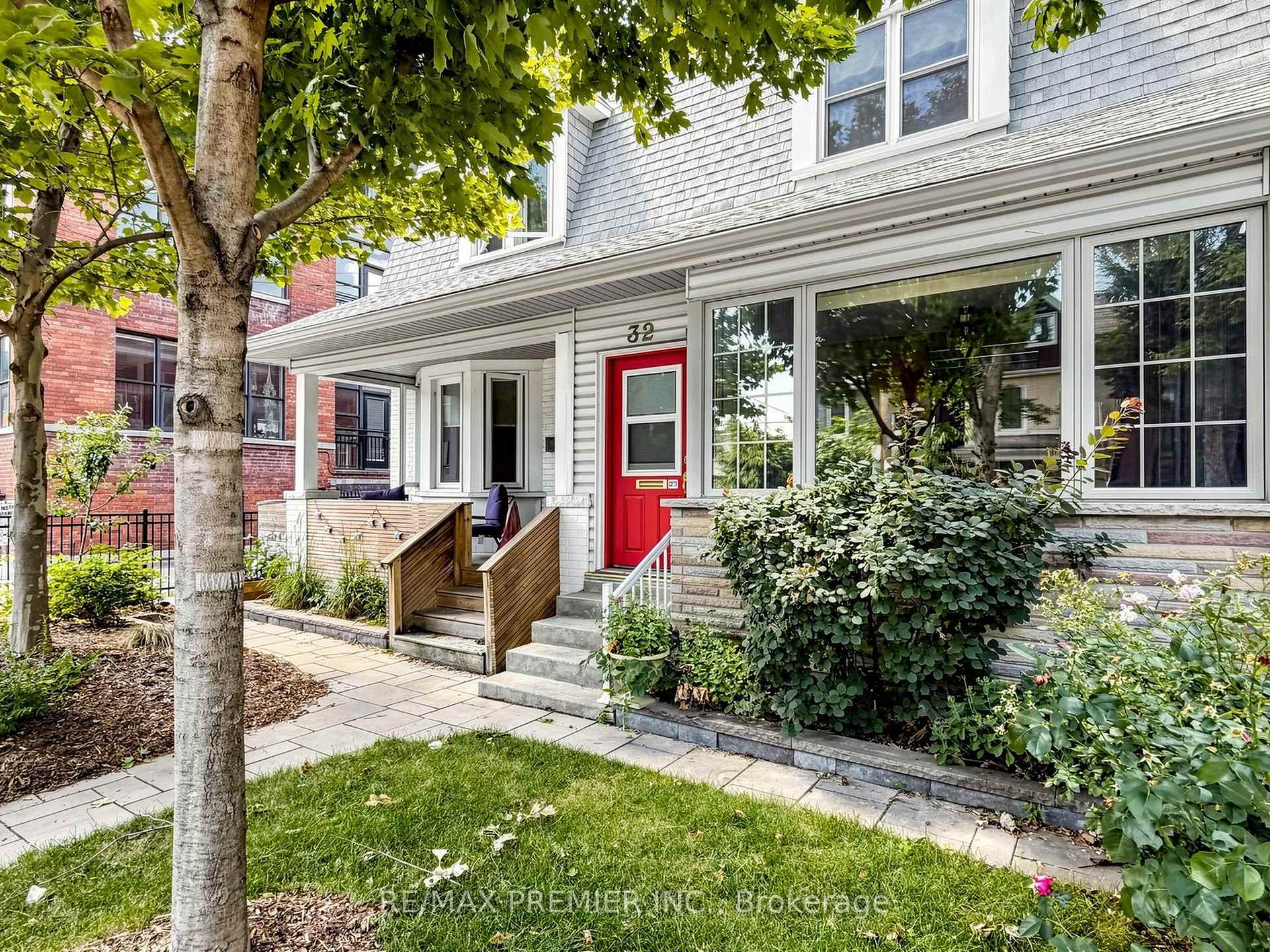 Photo 3 of 32 Ritchie Avenue, Toronto, Roncesvalles — HOMEH