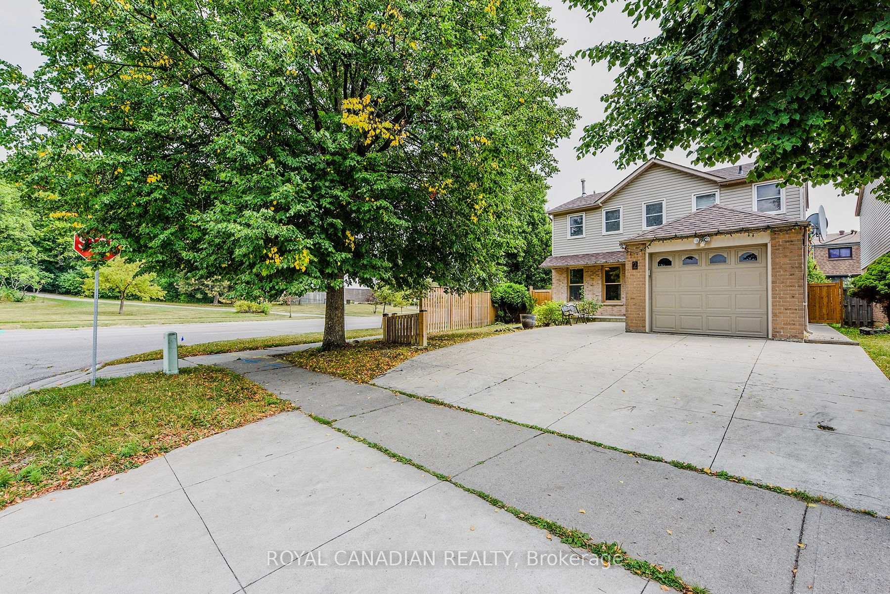 Photo 3 of 2 Mayberry Court, Brampton, Central Park — HOMEH