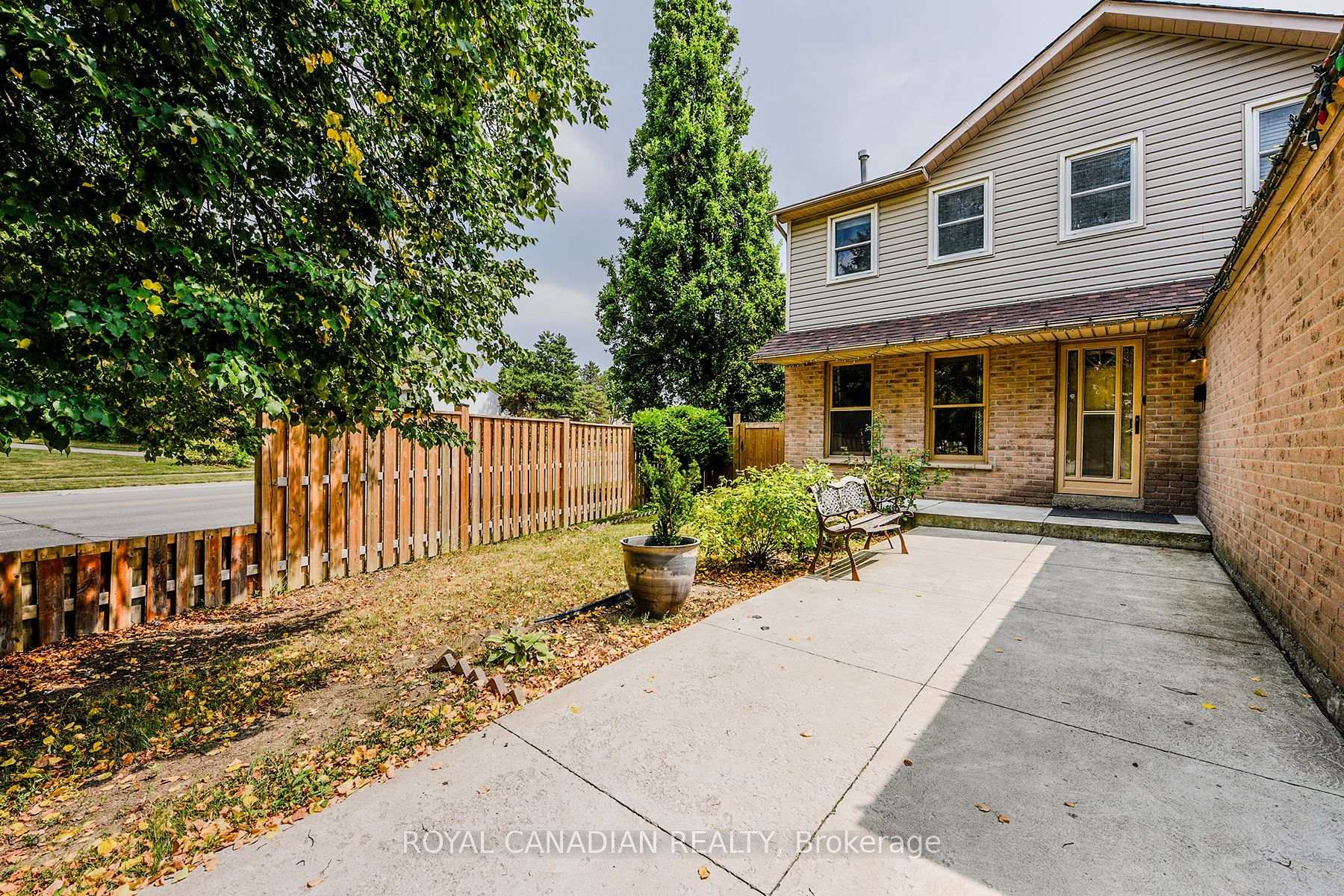 Photo 4 of 2 Mayberry Court, Brampton, Central Park — HOMEH
