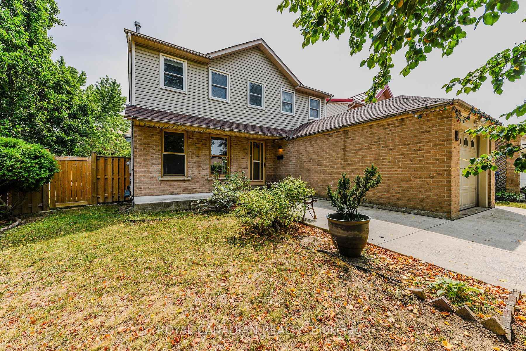 Photo 5 of 2 Mayberry Court, Brampton, Central Park — HOMEH