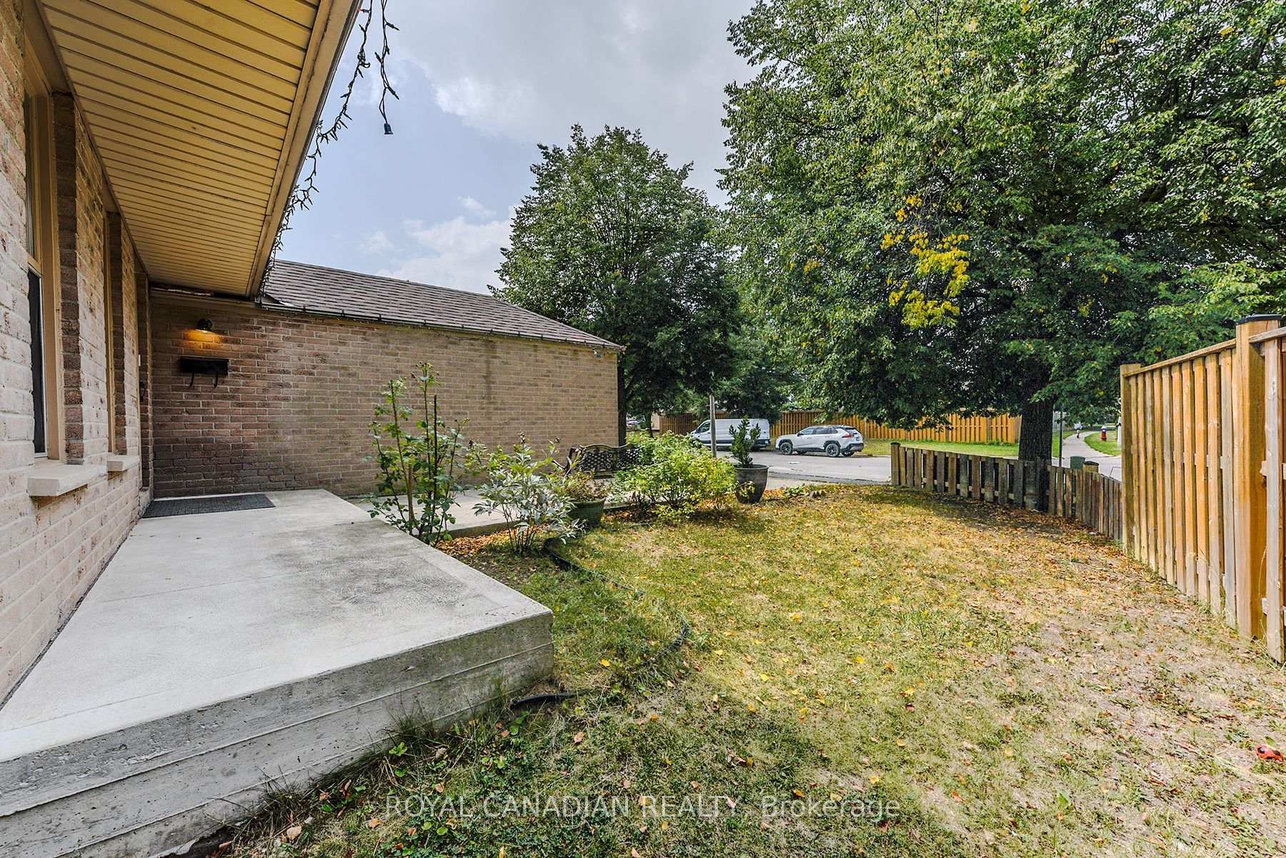 Photo 6 of 2 Mayberry Court, Brampton, Central Park — HOMEH