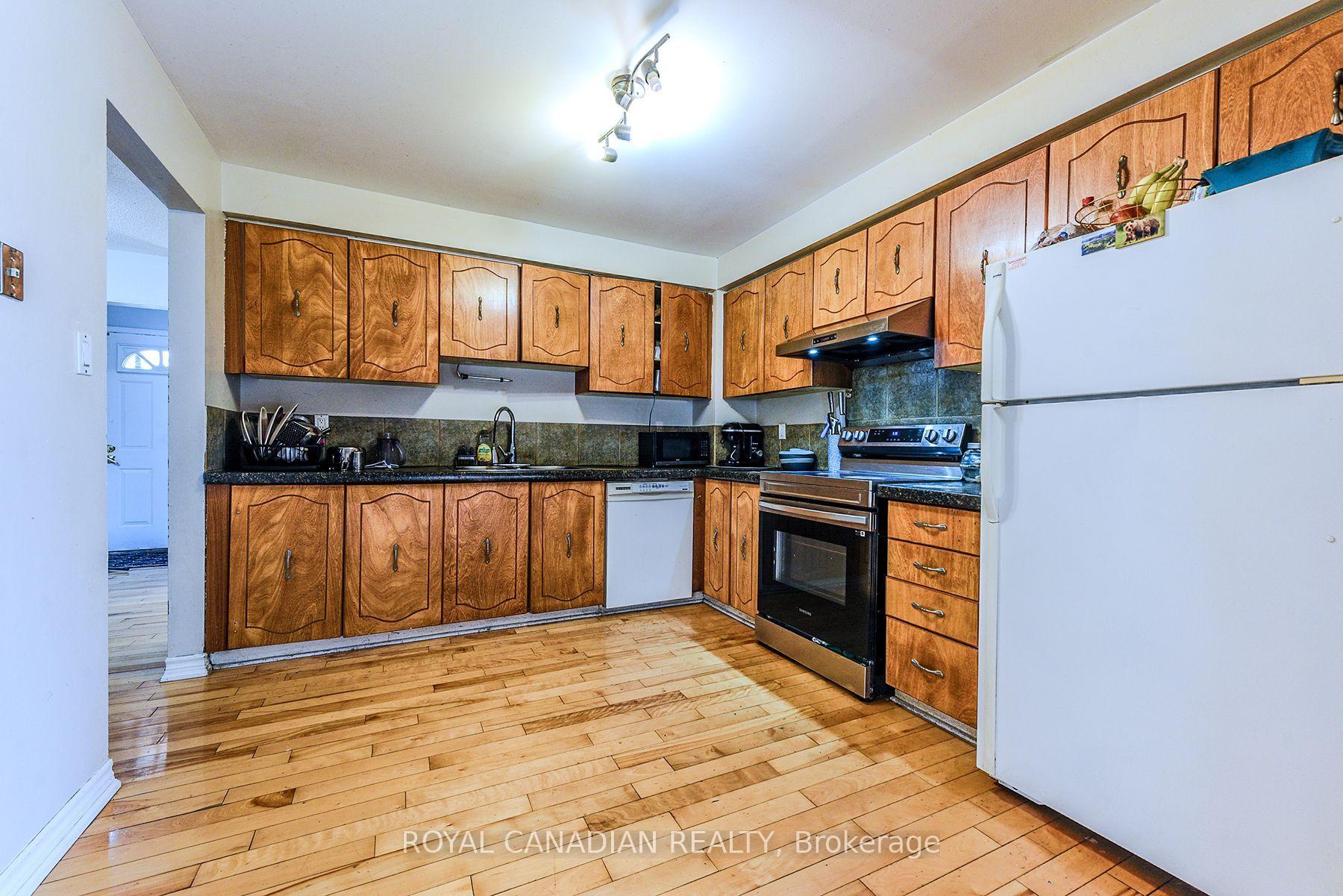 Photo 7 of 2 Mayberry Court, Brampton, Central Park — HOMEH