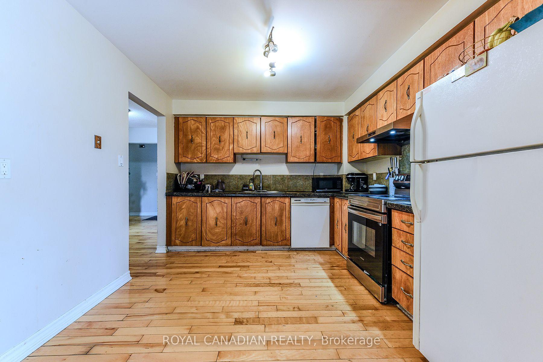 Photo 8 of 2 Mayberry Court, Brampton, Central Park — HOMEH