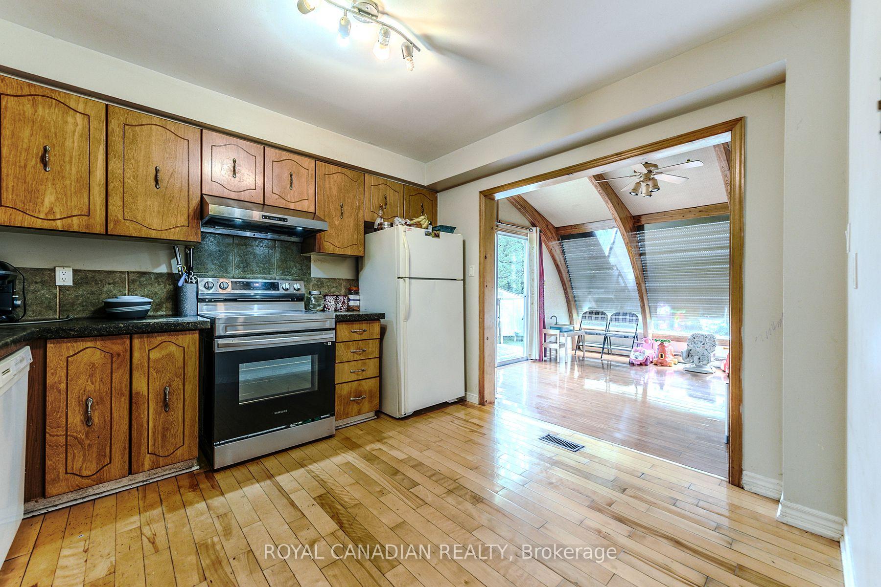 Photo 9 of 2 Mayberry Court, Brampton, Central Park — HOMEH