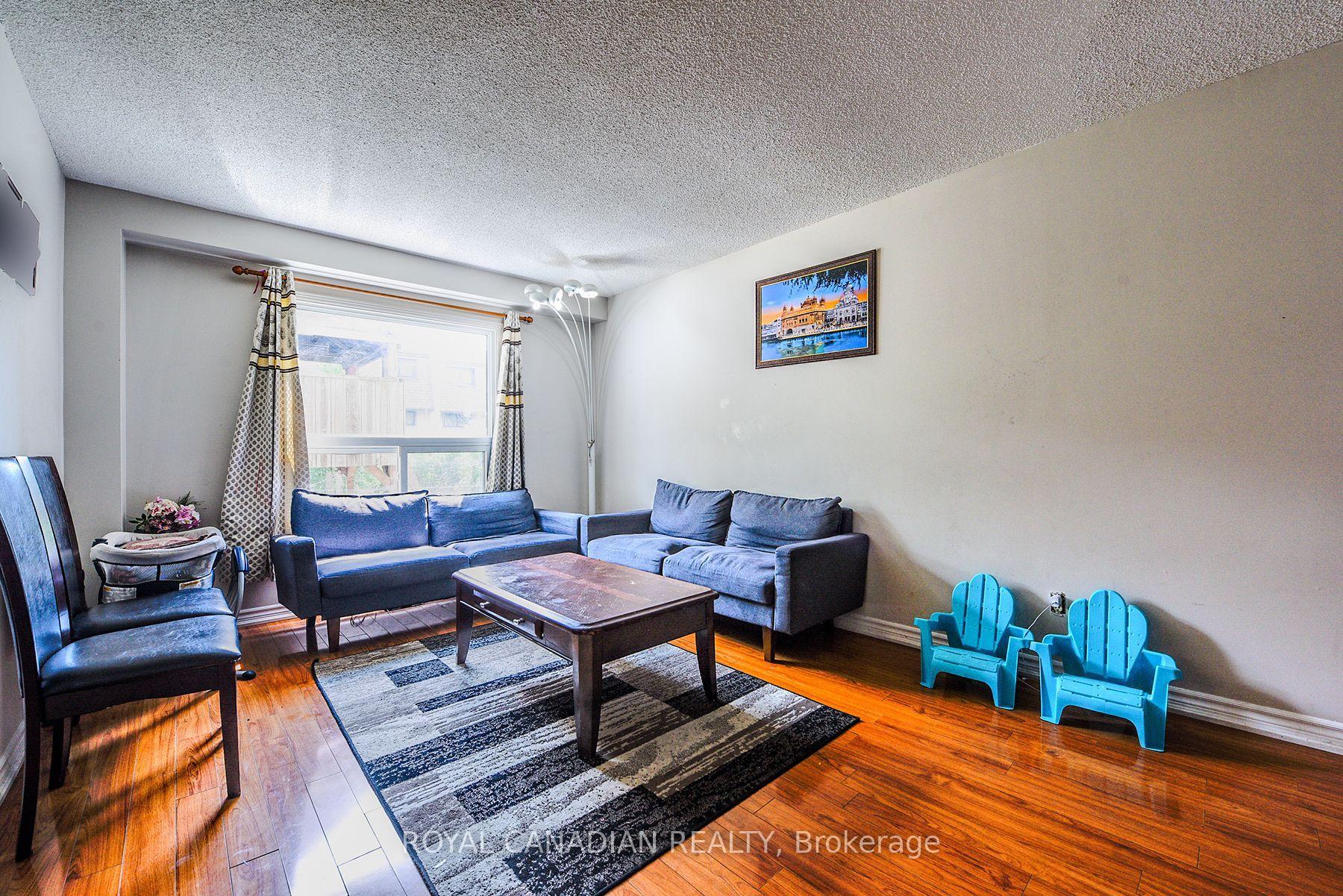 Photo 12 of 2 Mayberry Court, Brampton, Central Park — HOMEH