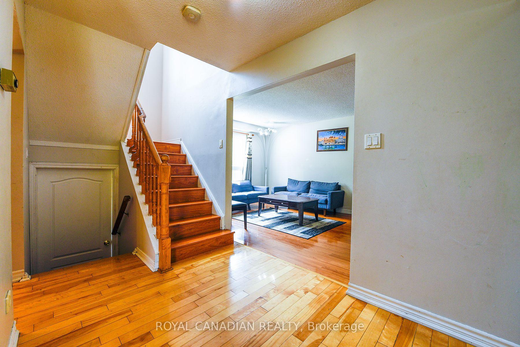 Photo 13 of 2 Mayberry Court, Brampton, Central Park — HOMEH