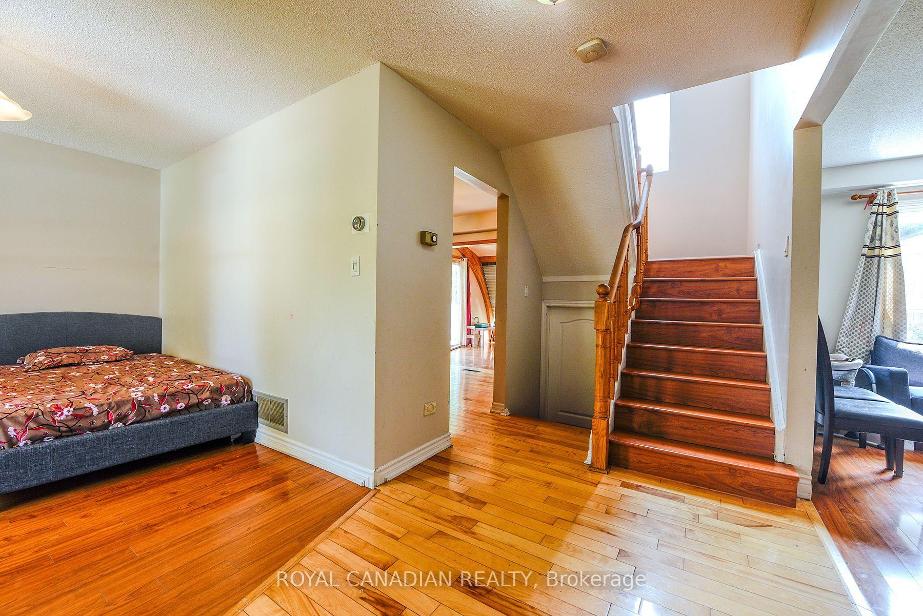 Photo 14 of 2 Mayberry Court, Brampton, Central Park — HOMEH